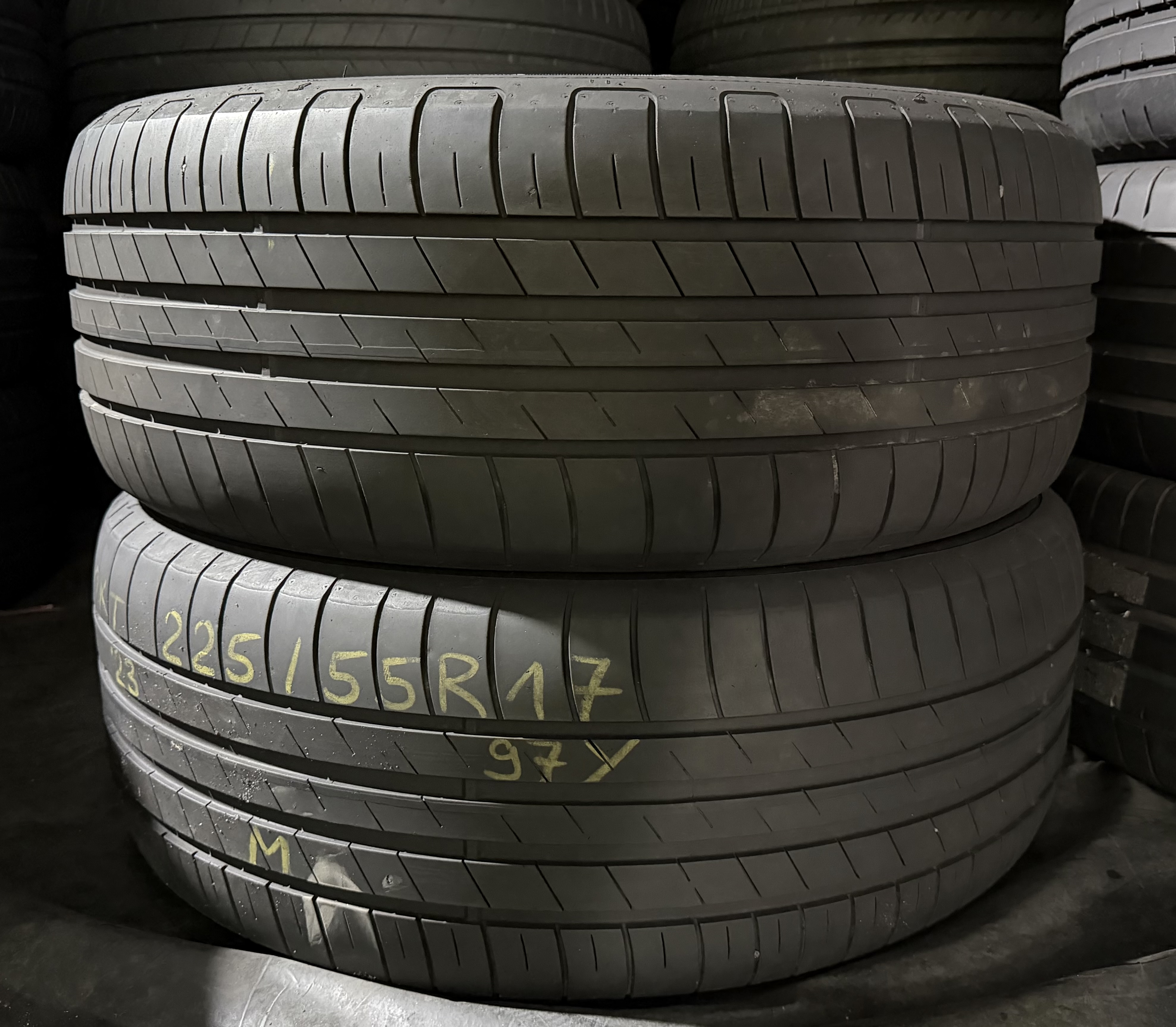 Шини б\у 225/55 R17