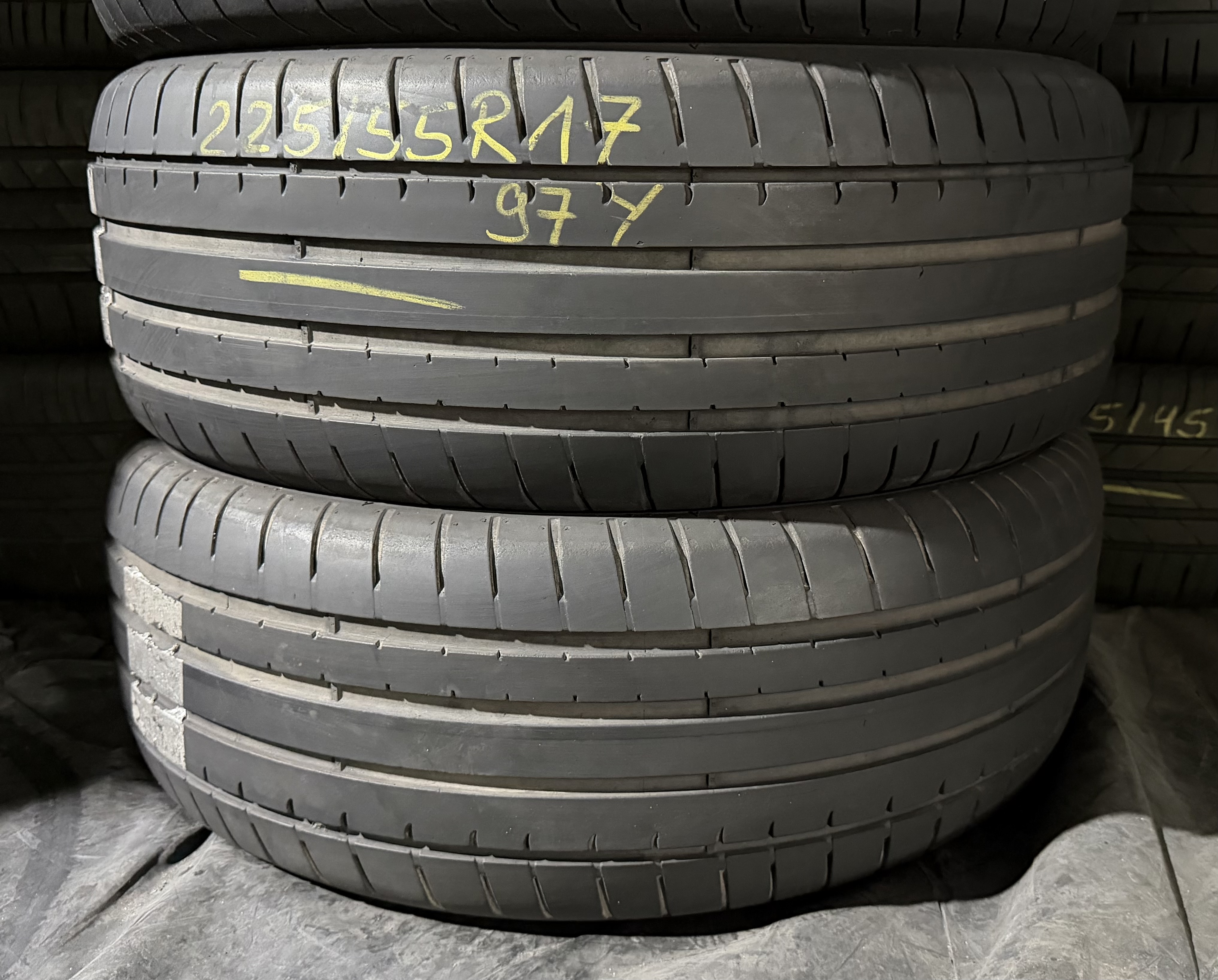 Шини б\у 225/55 R17