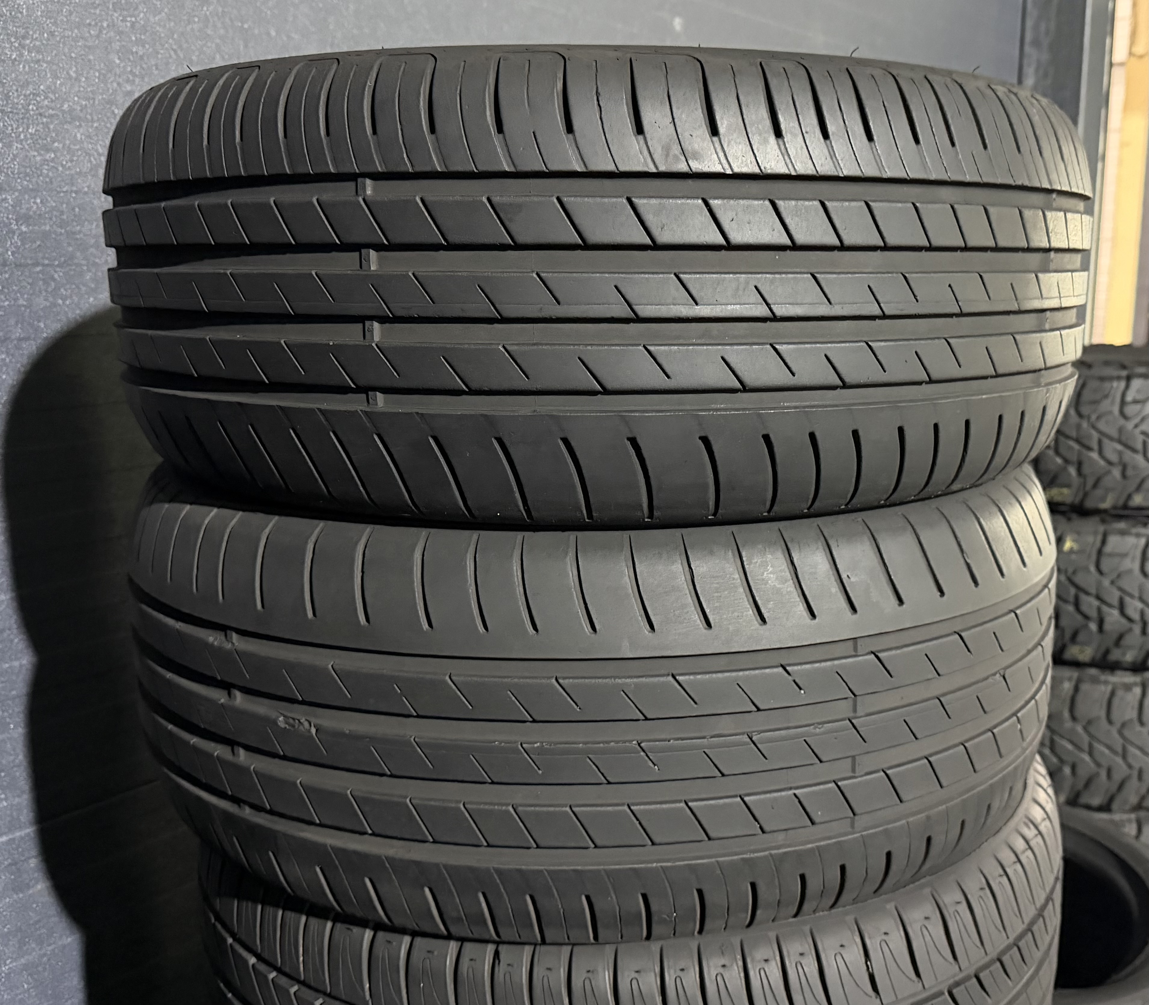 Шини б\у 225/50 R17