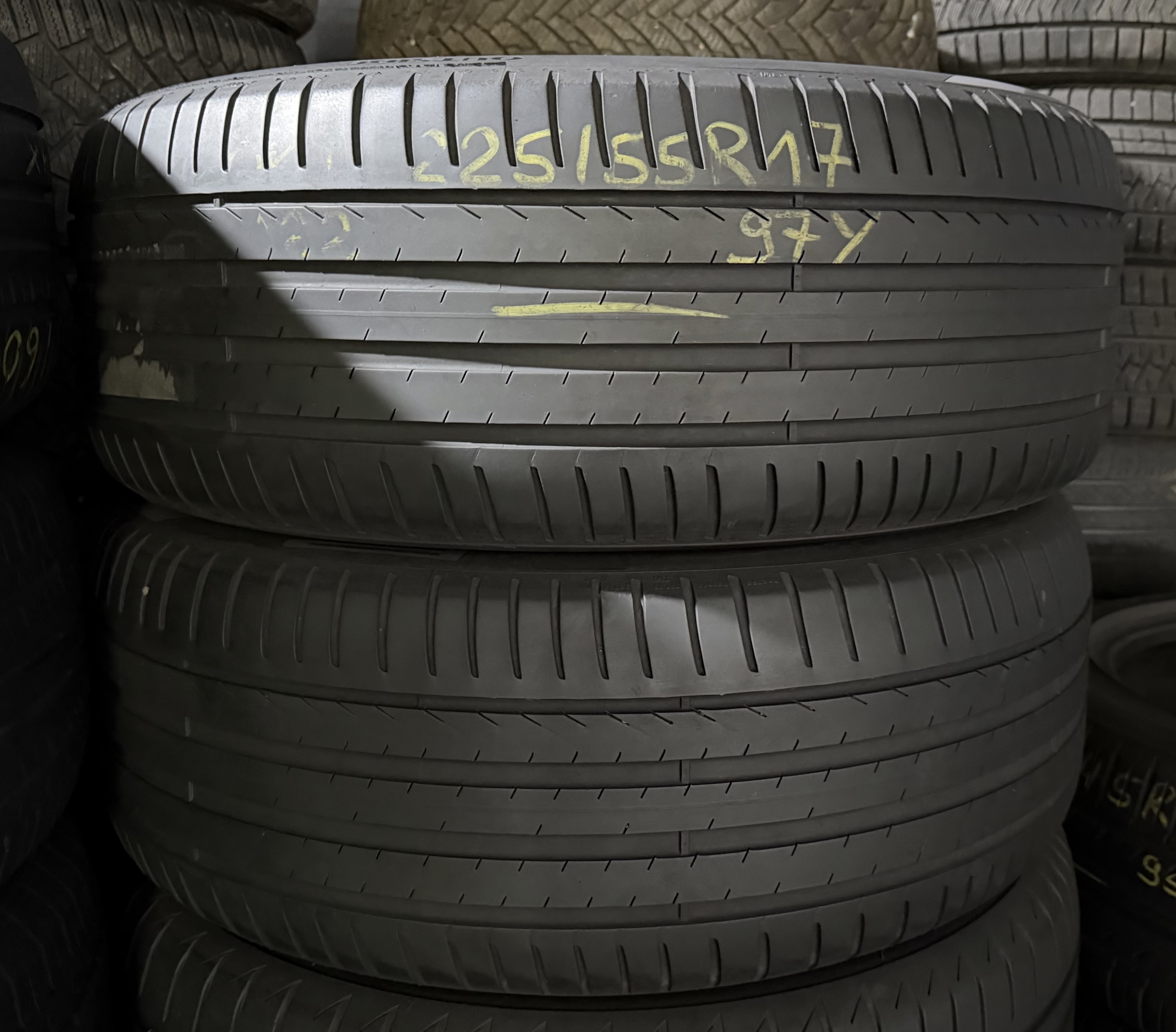 Шини б\у 225/55 R17
