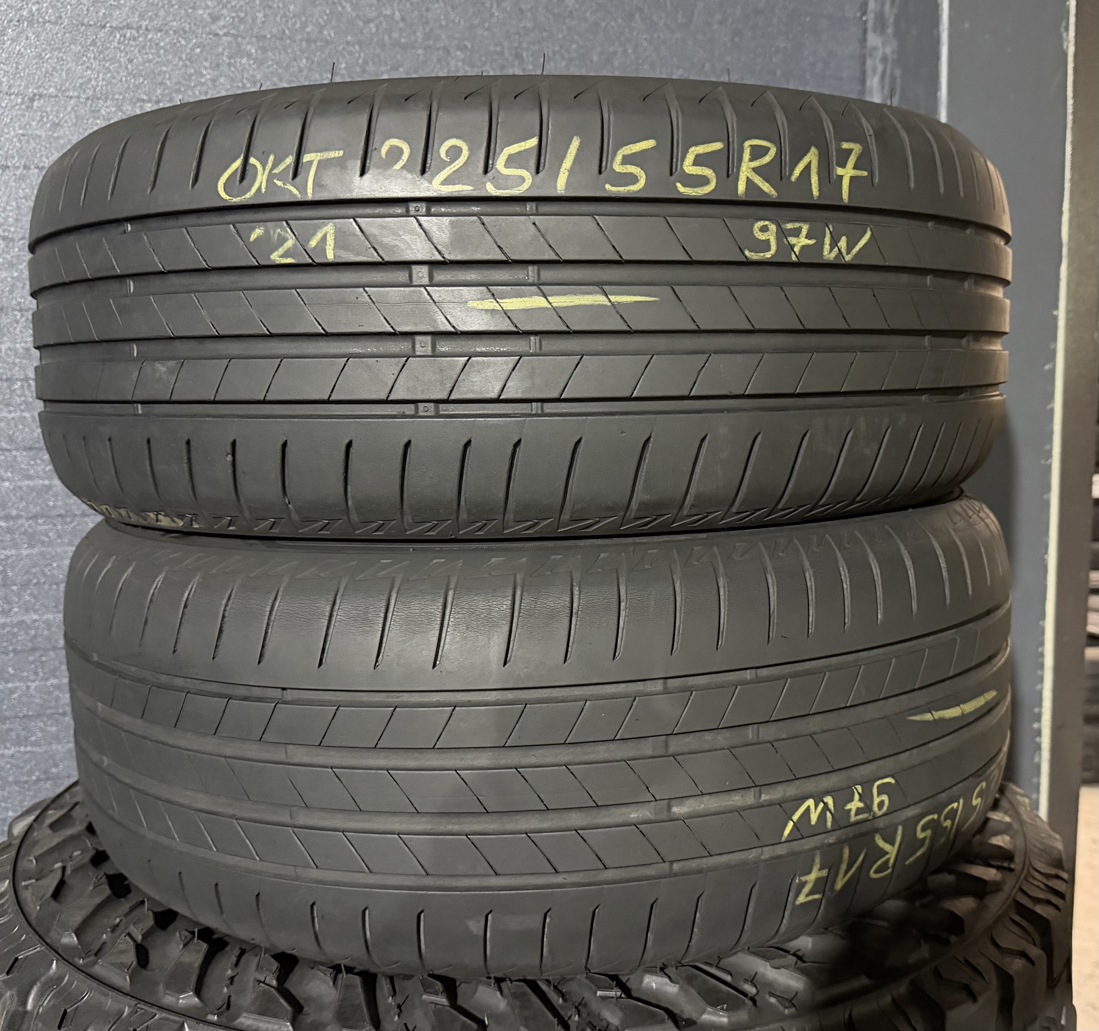 Шини б\у 225/55 R17
