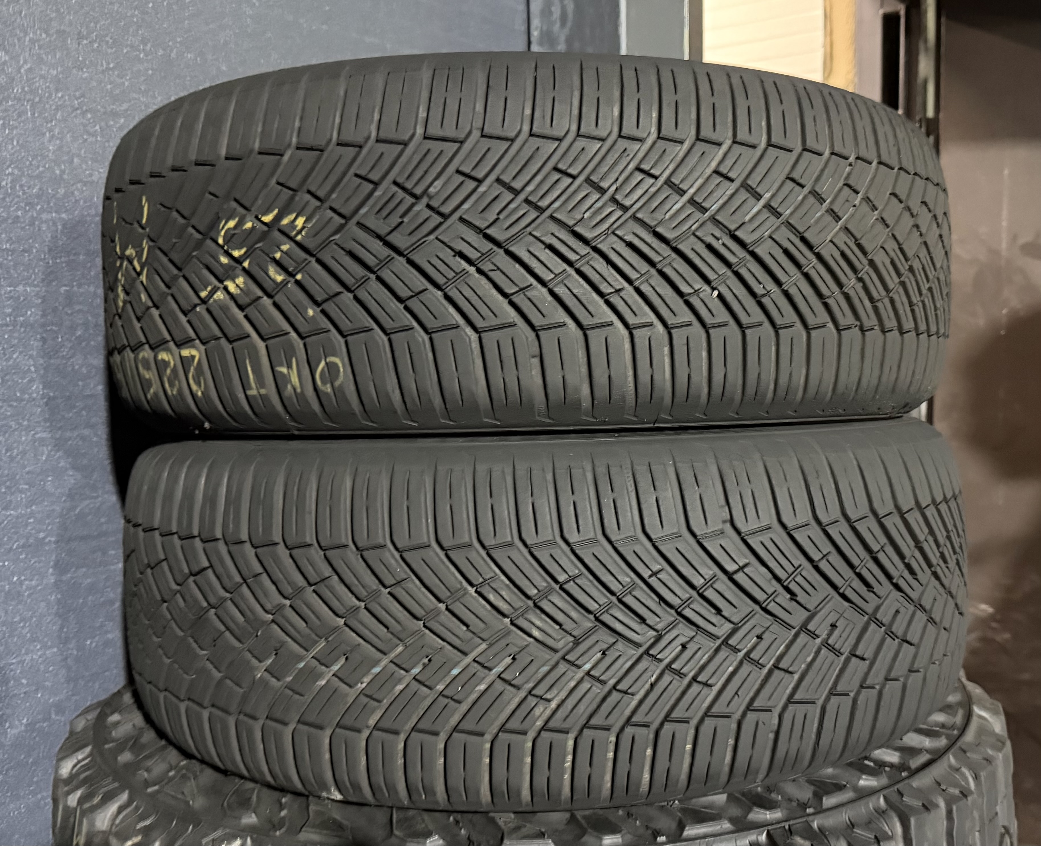 Шини б\у 225/55 R17
