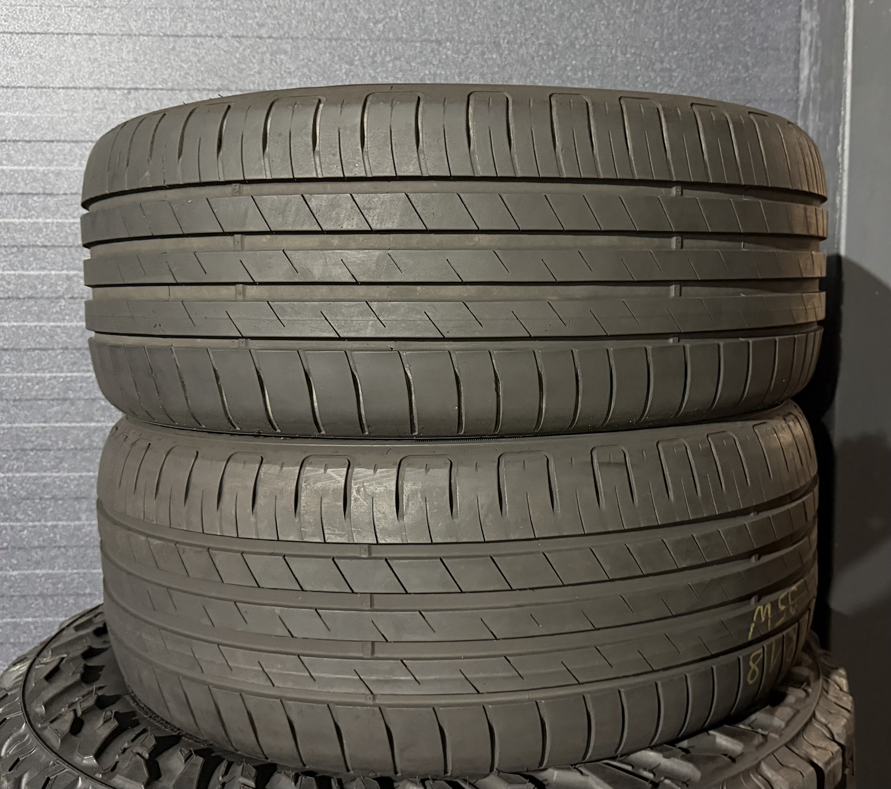 Шини б\у 225/45 R18