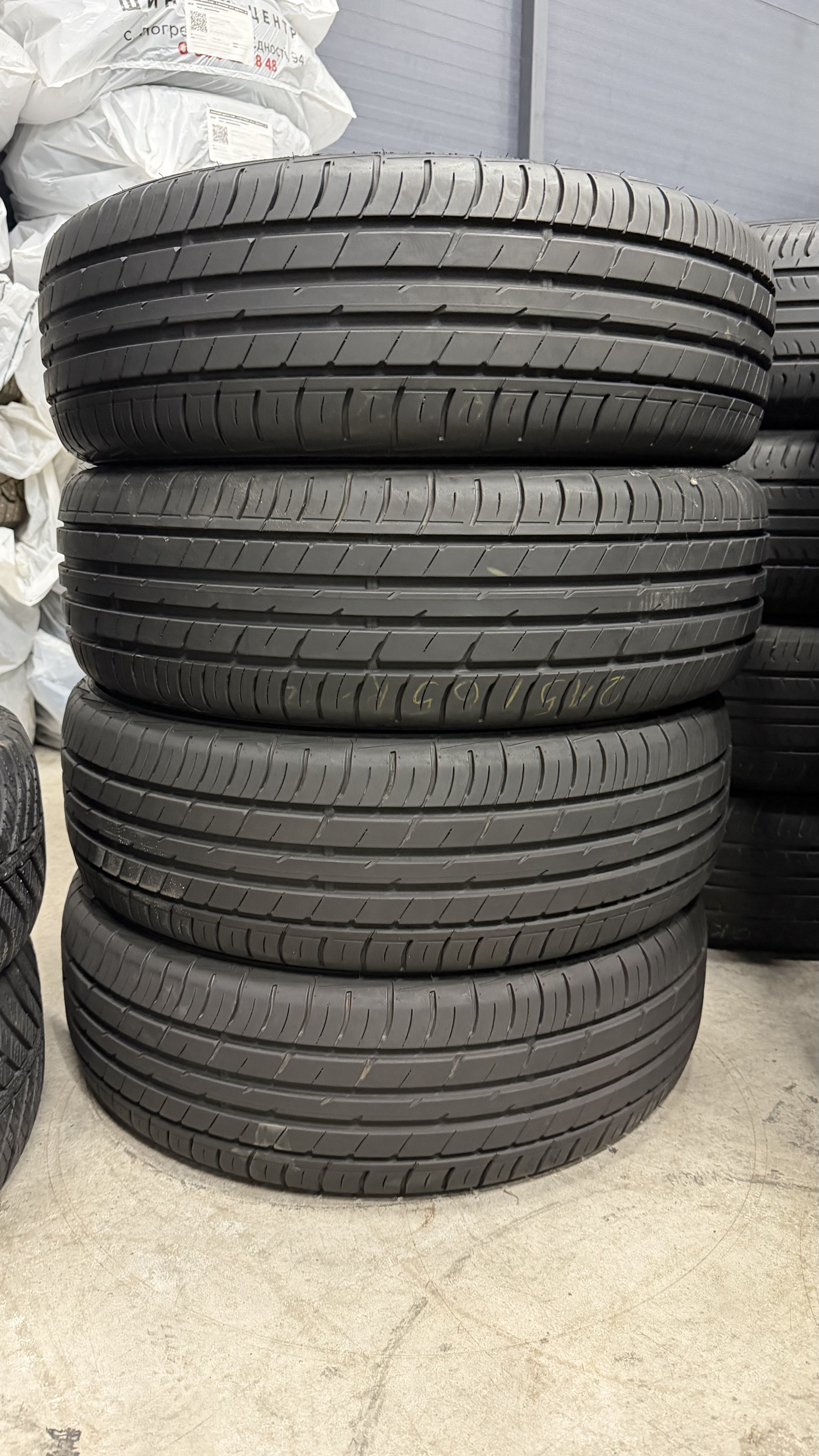 Шини б\у 215/65 R17