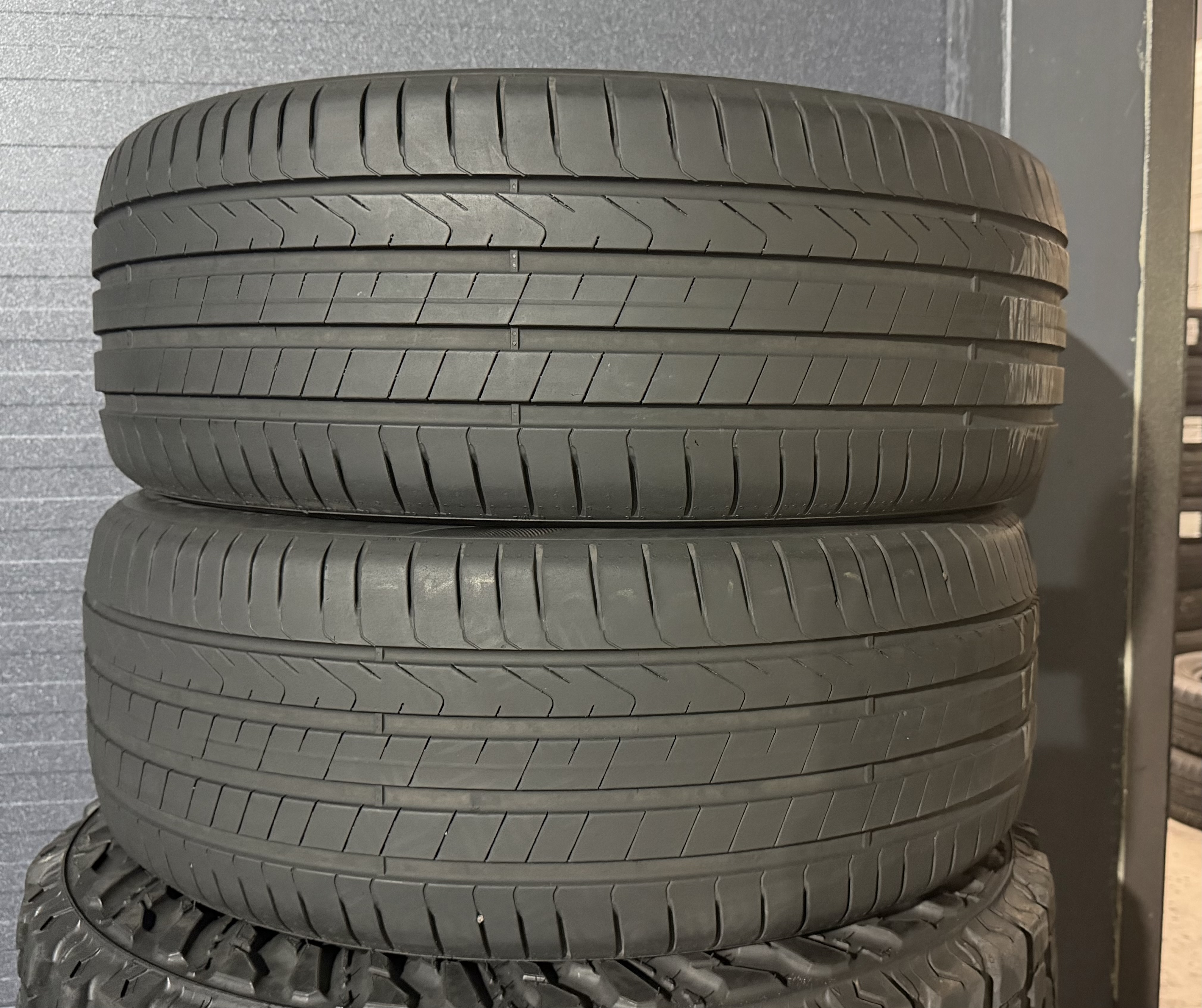 Шини б\у 235/55 R19