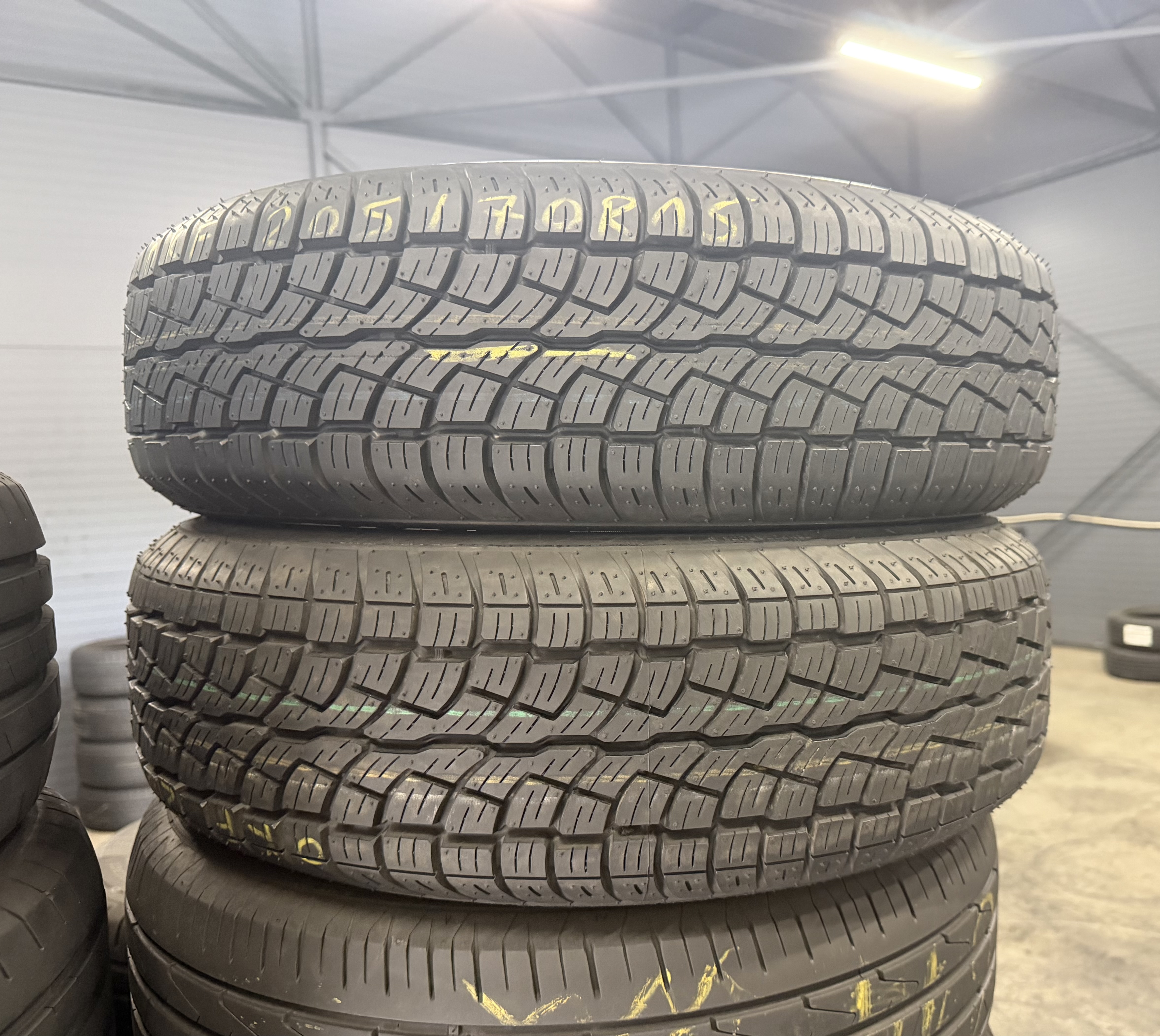 Шини б\у 205/70 R15