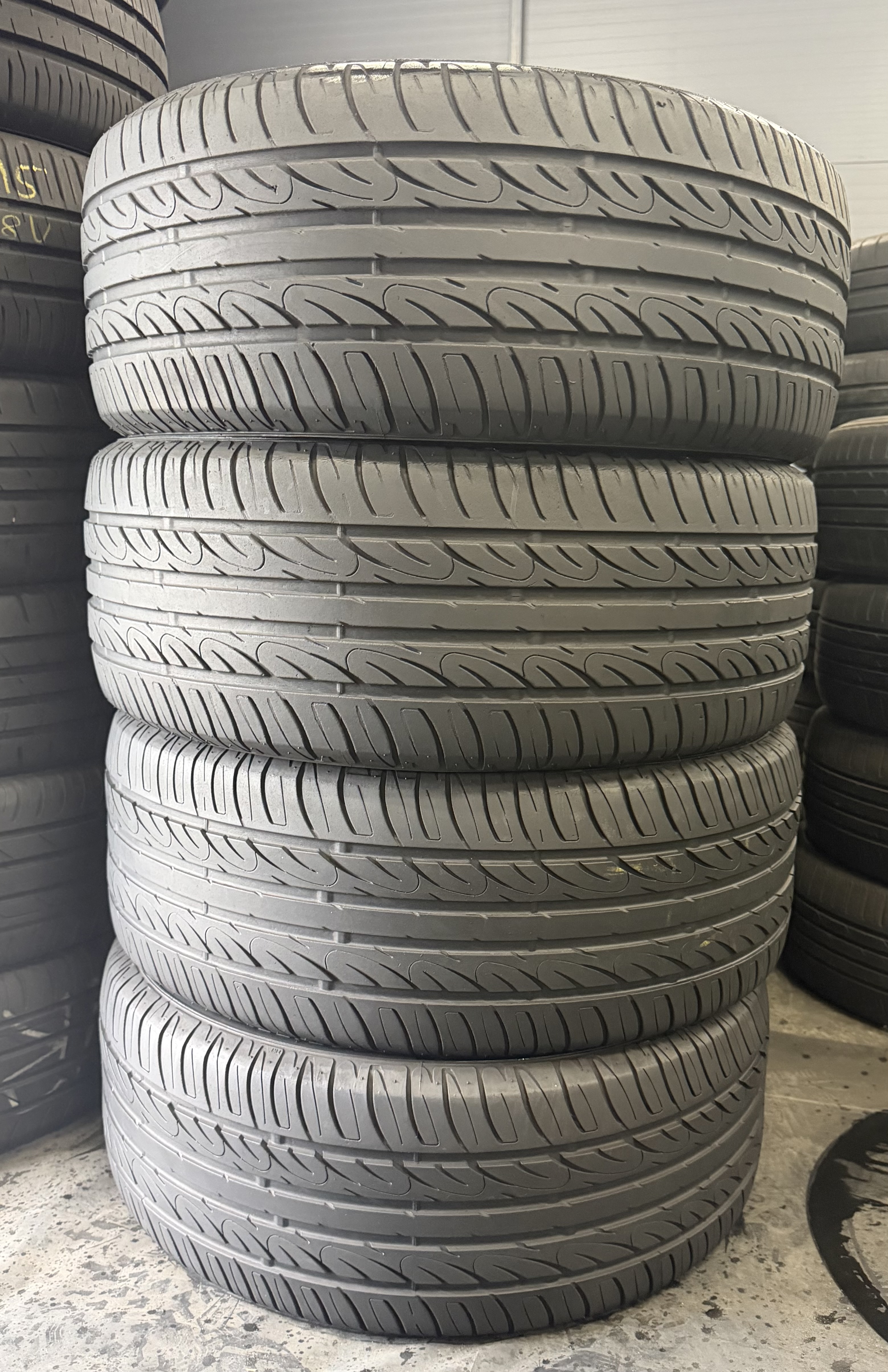Шини б\у 225/55 R16