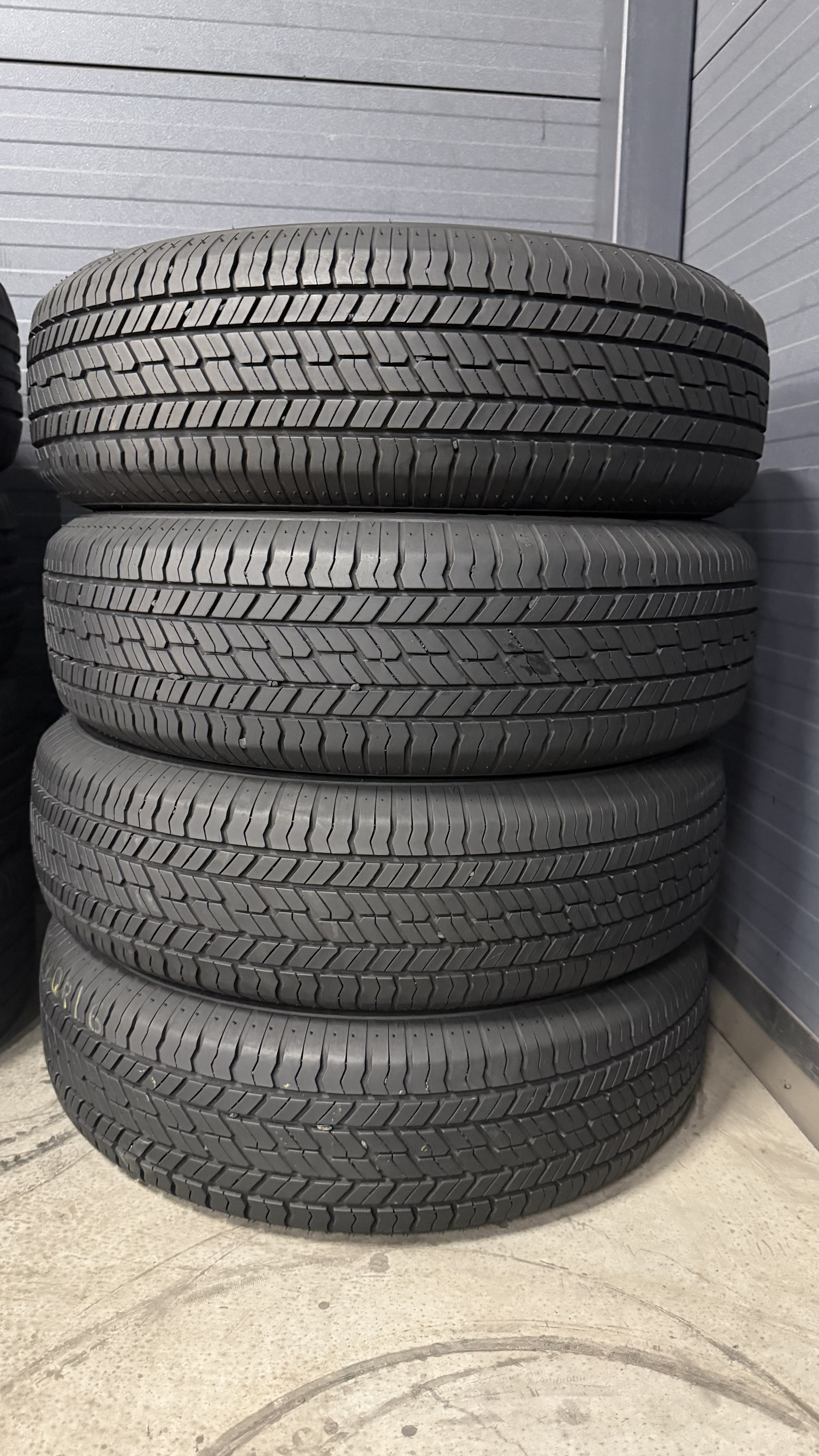 Шини б\у 215/70 R16