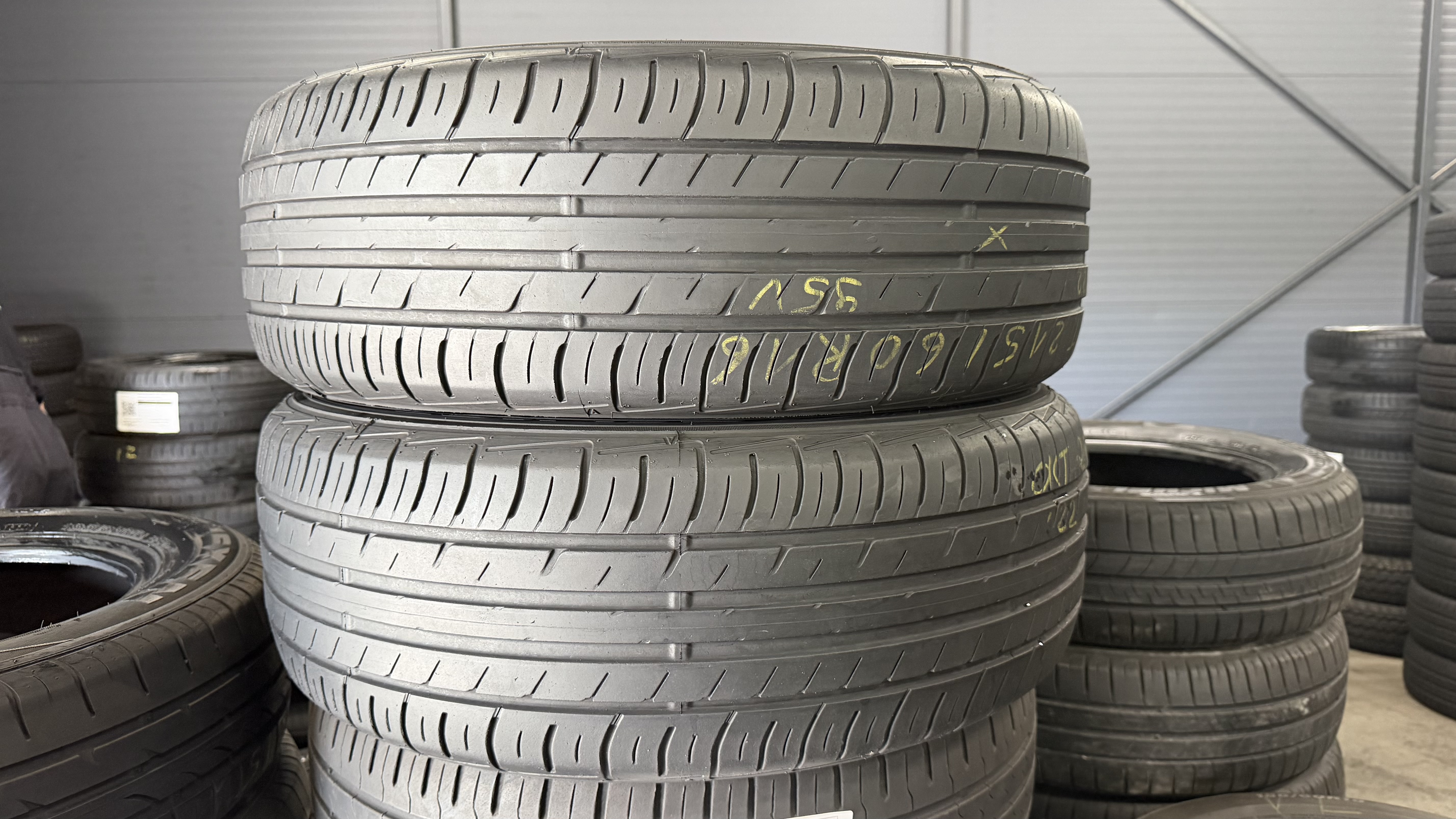 Шини б\у 215/60 R16