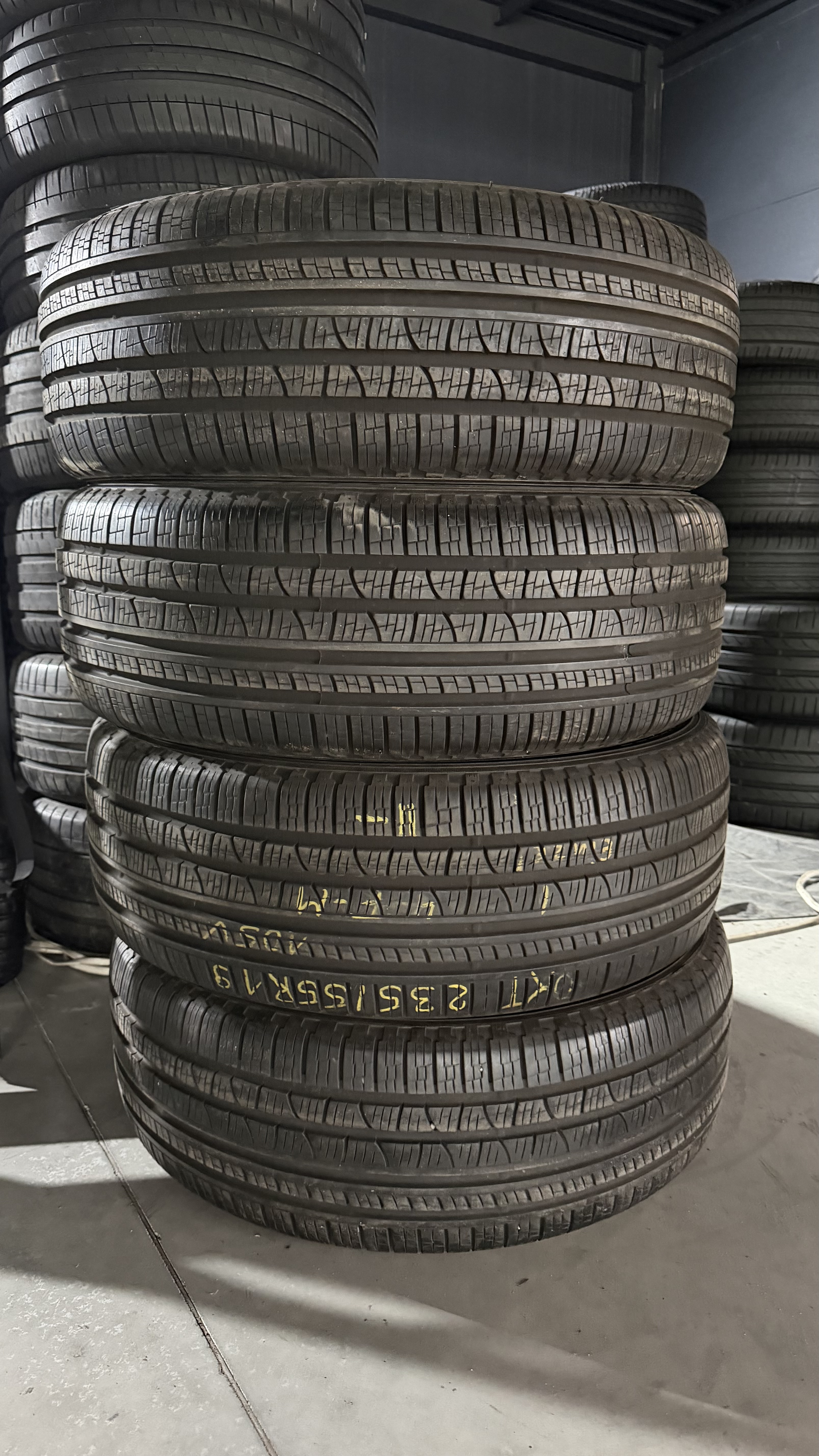 Шини б\у 235/55 R19