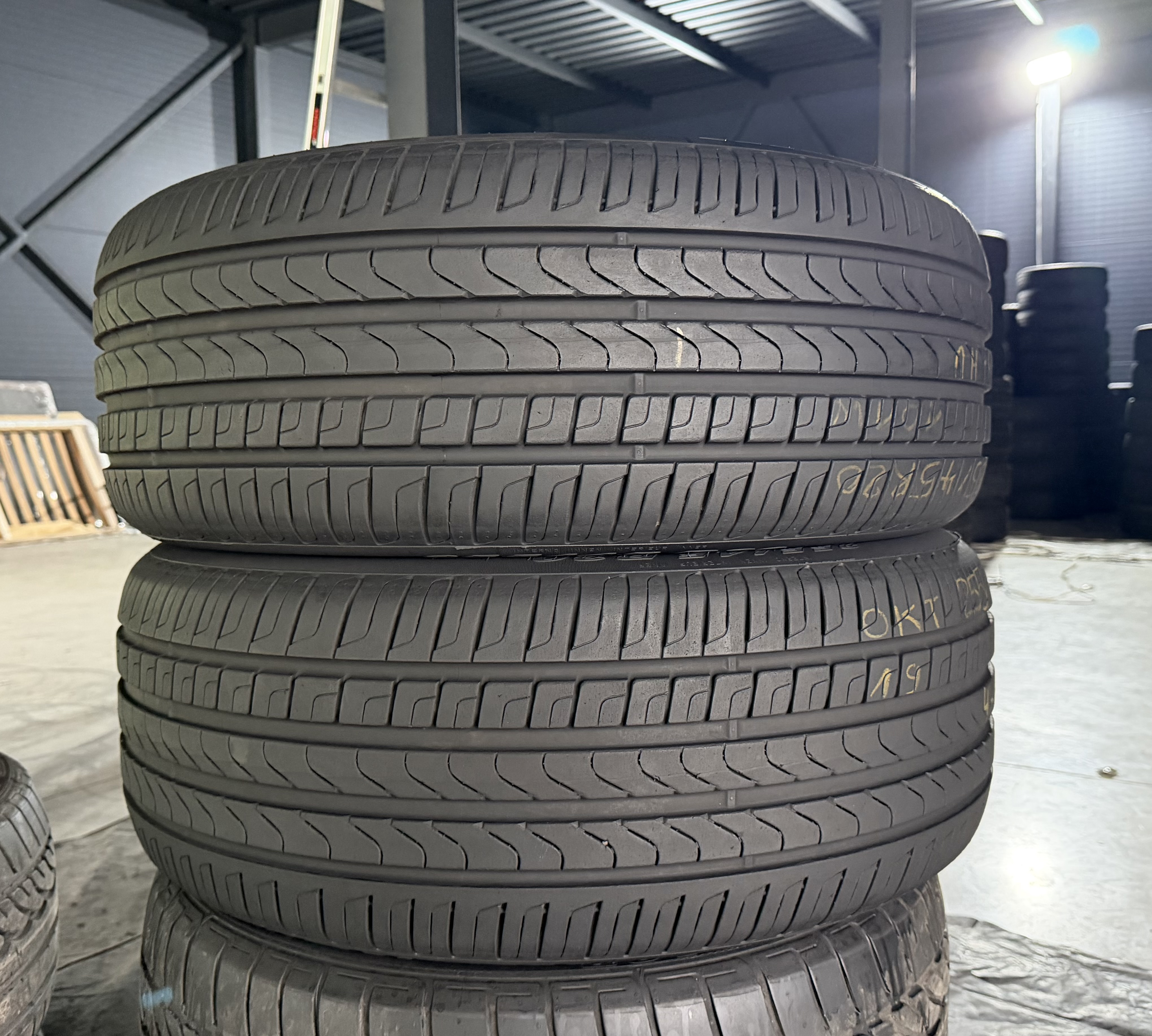 Шини б\у 255/45 R20