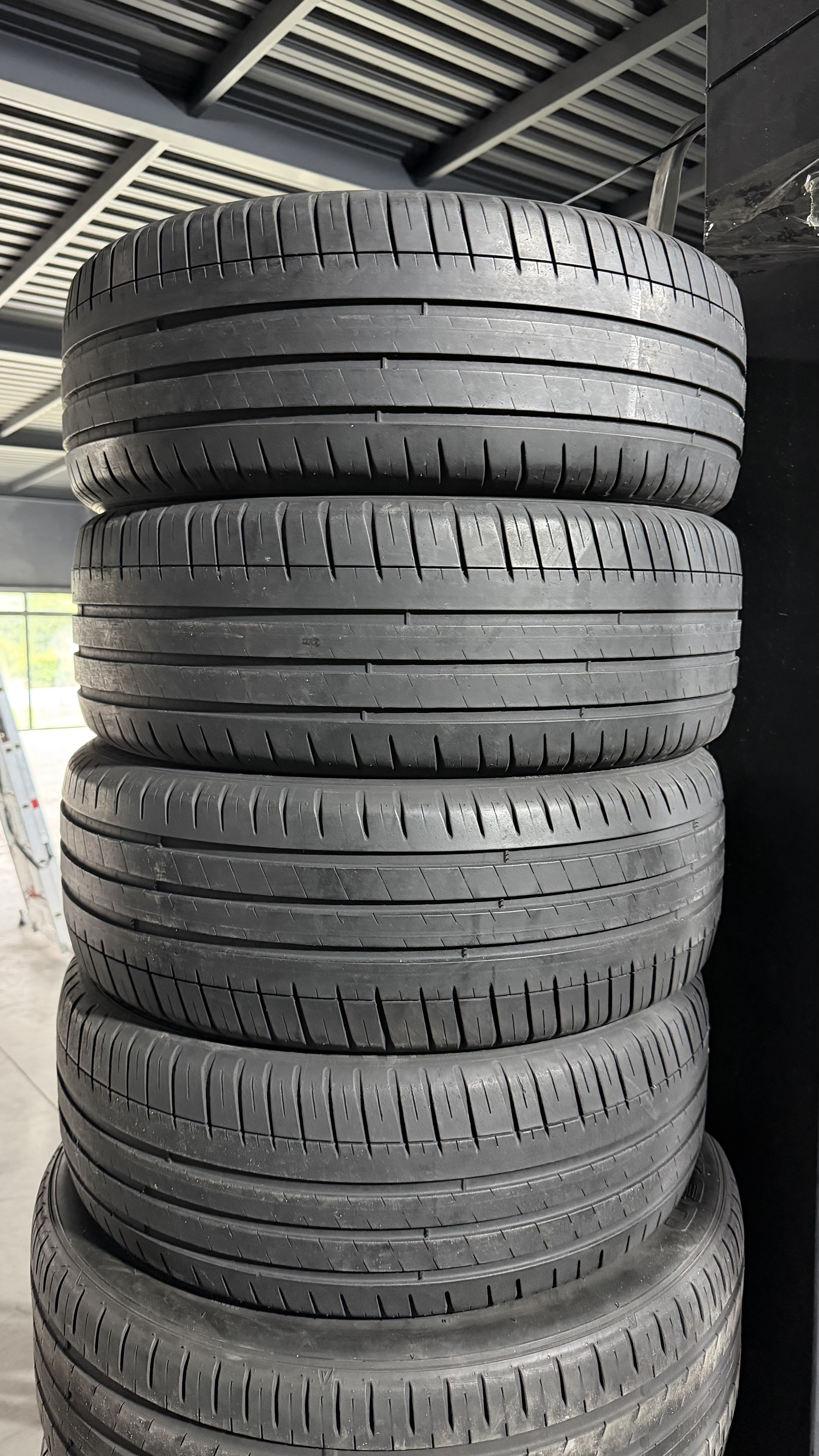 Шини б\у 215/45 R18