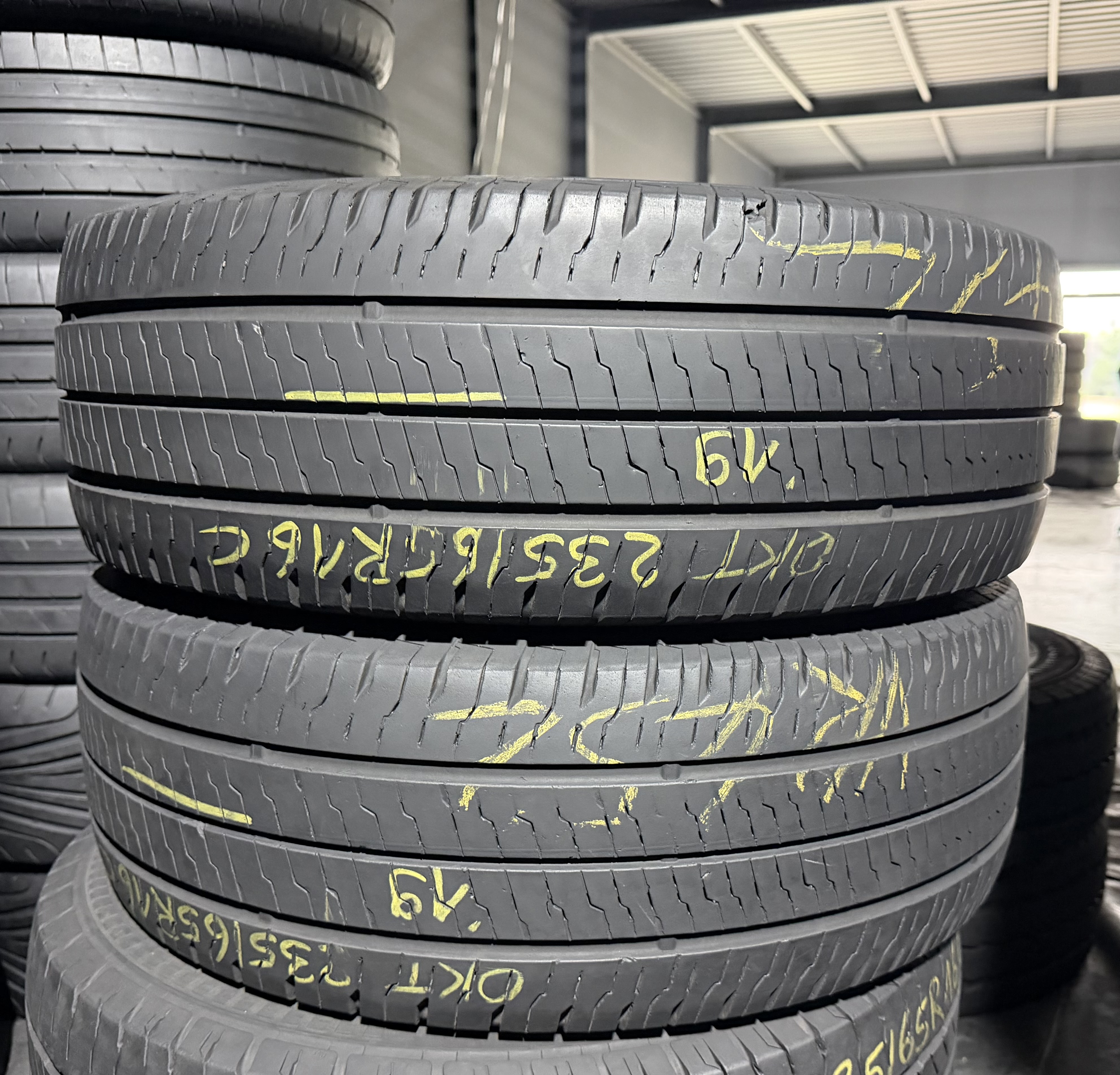 Шини б\у 235/65 R16C