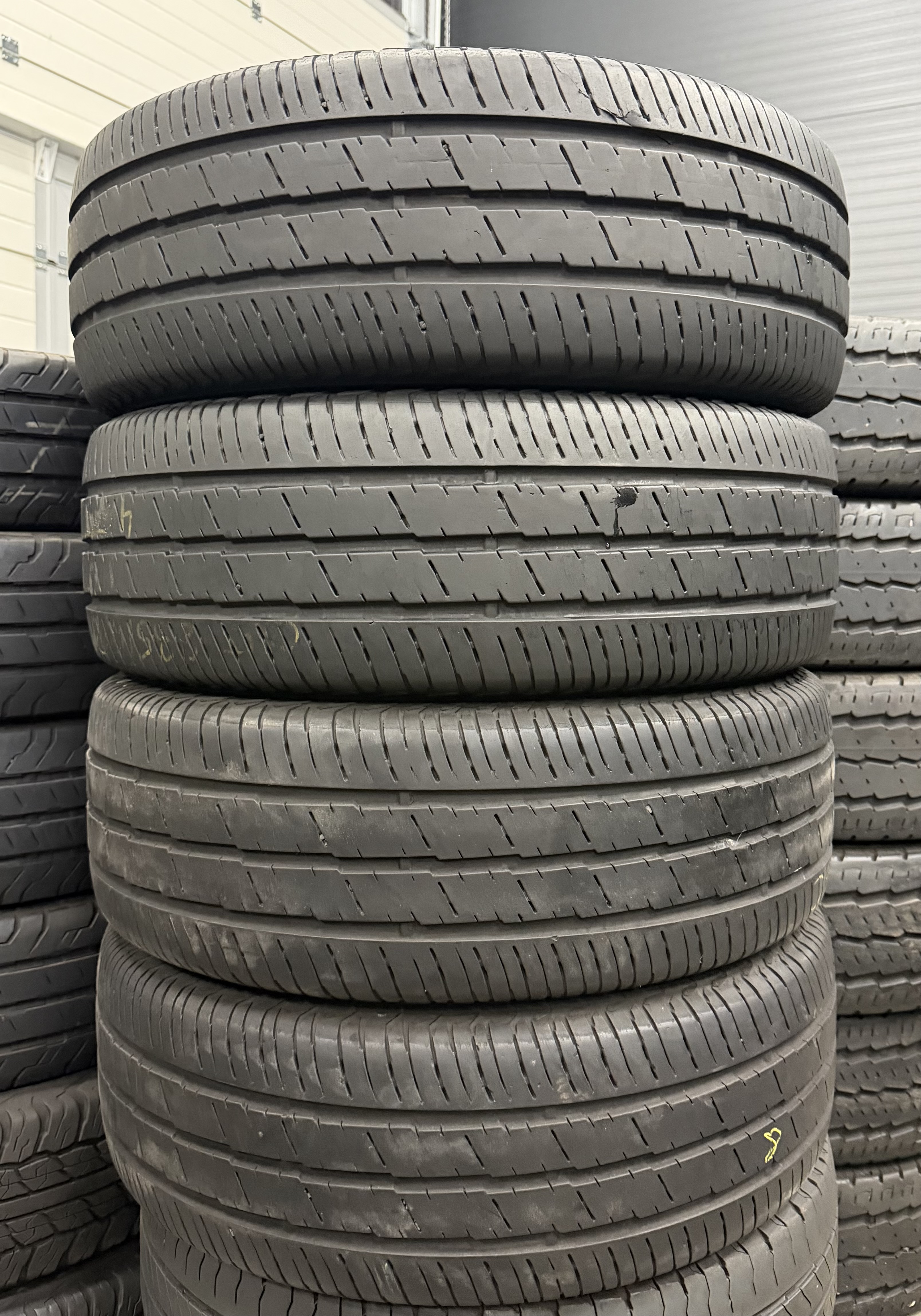 Шини б\у 235/65 R16C
