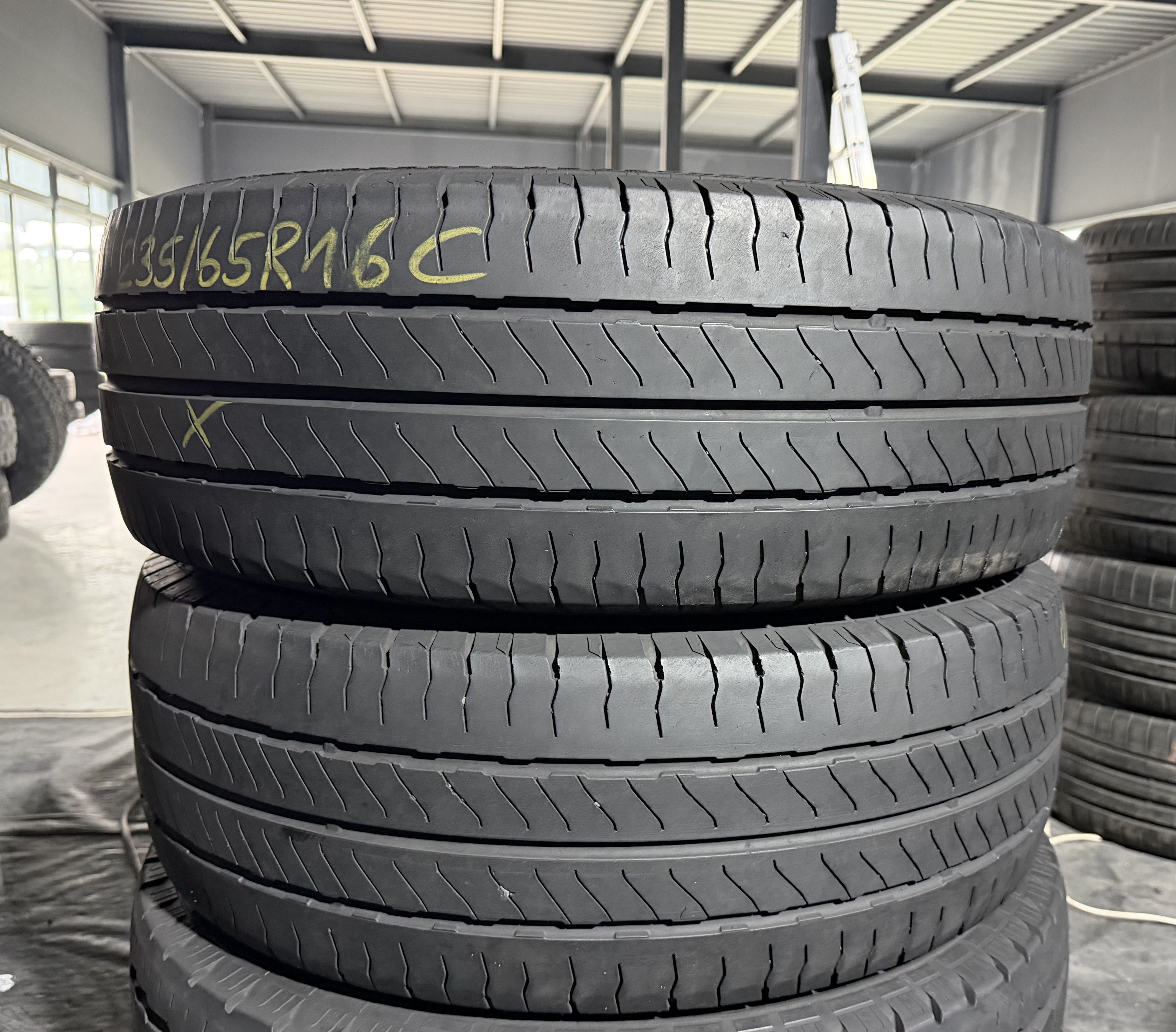 Шини б\у 235/65 R16C