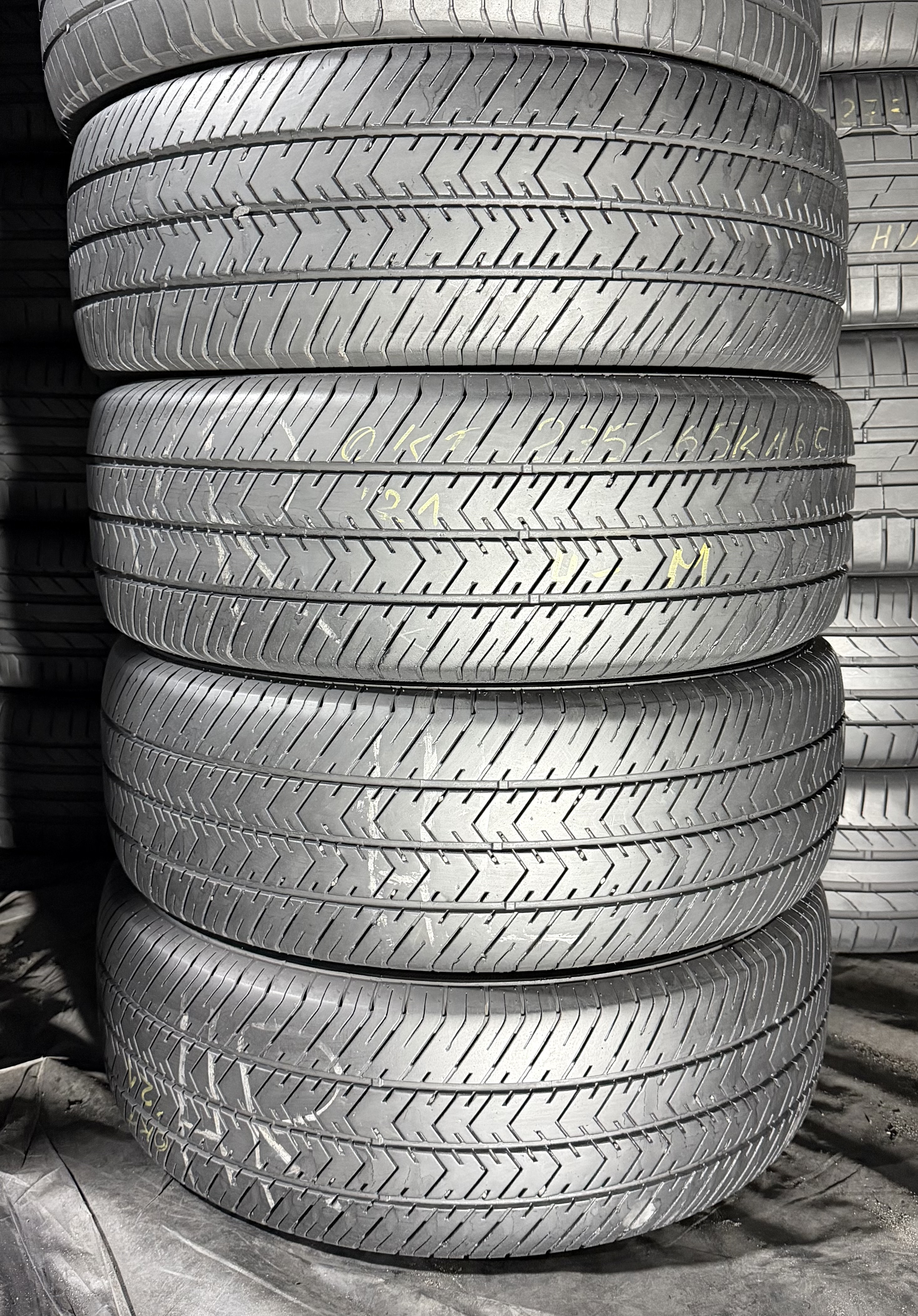 Шини б\у 235/65 R16C
