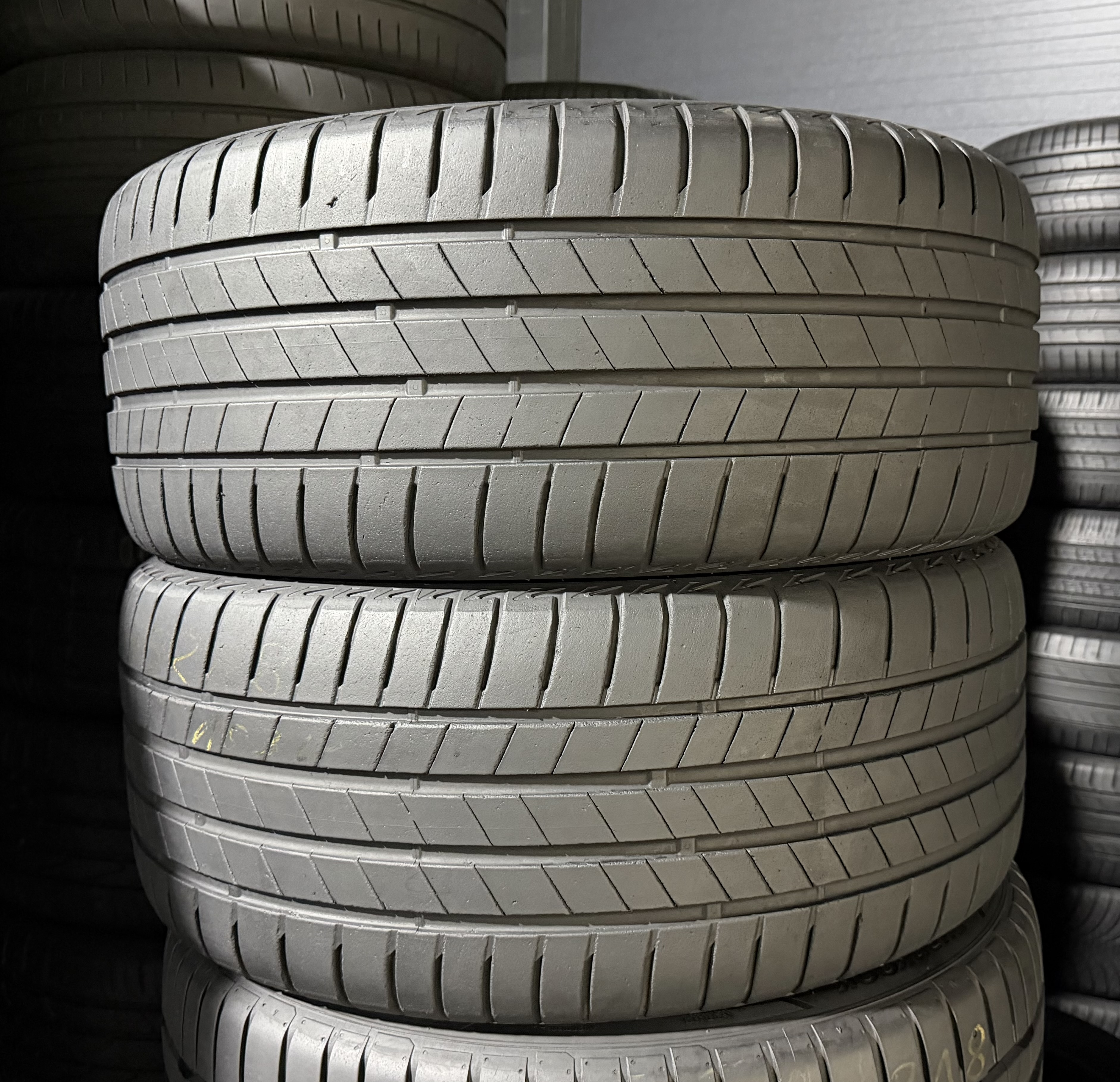 Шини б\у 255/45 R18