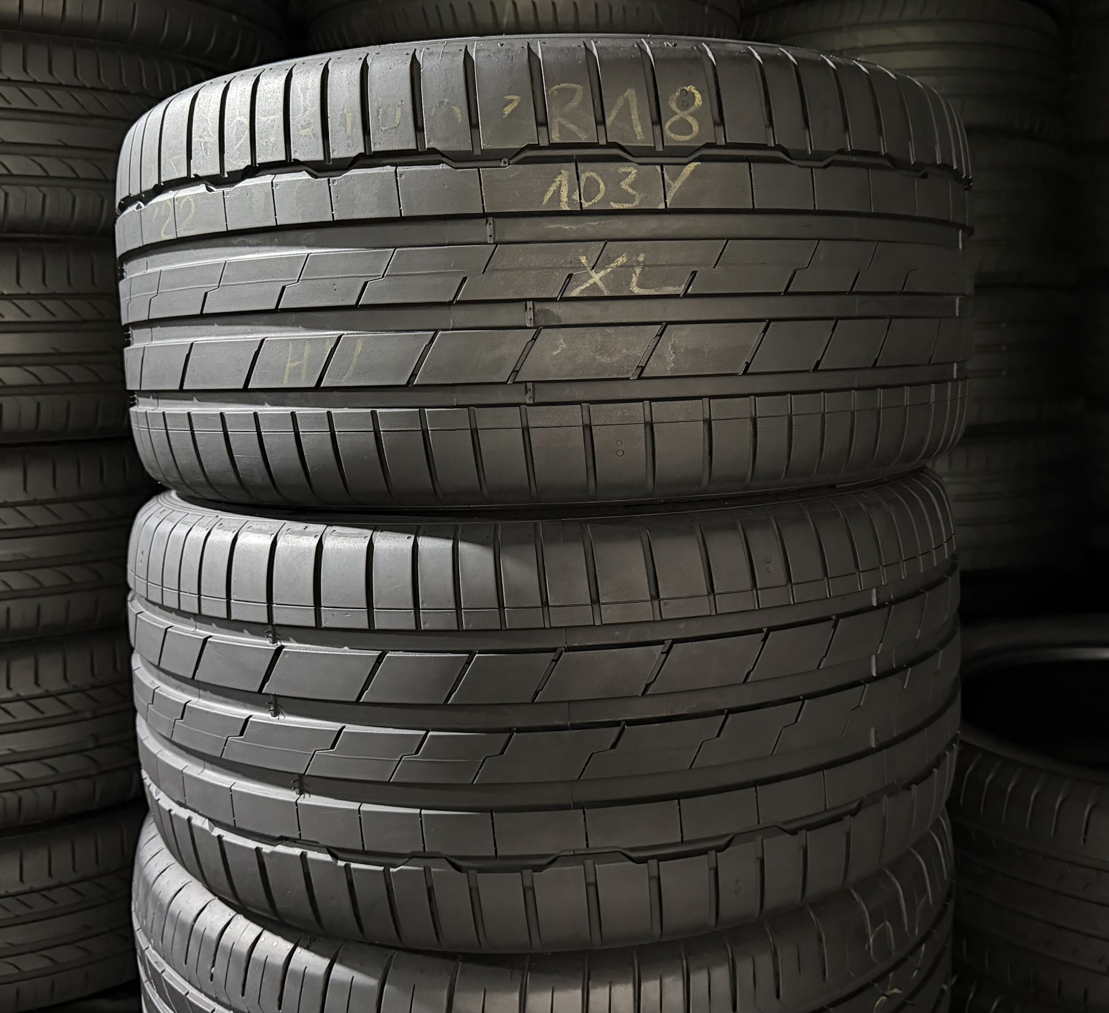 Шини б\у 275/40 R18