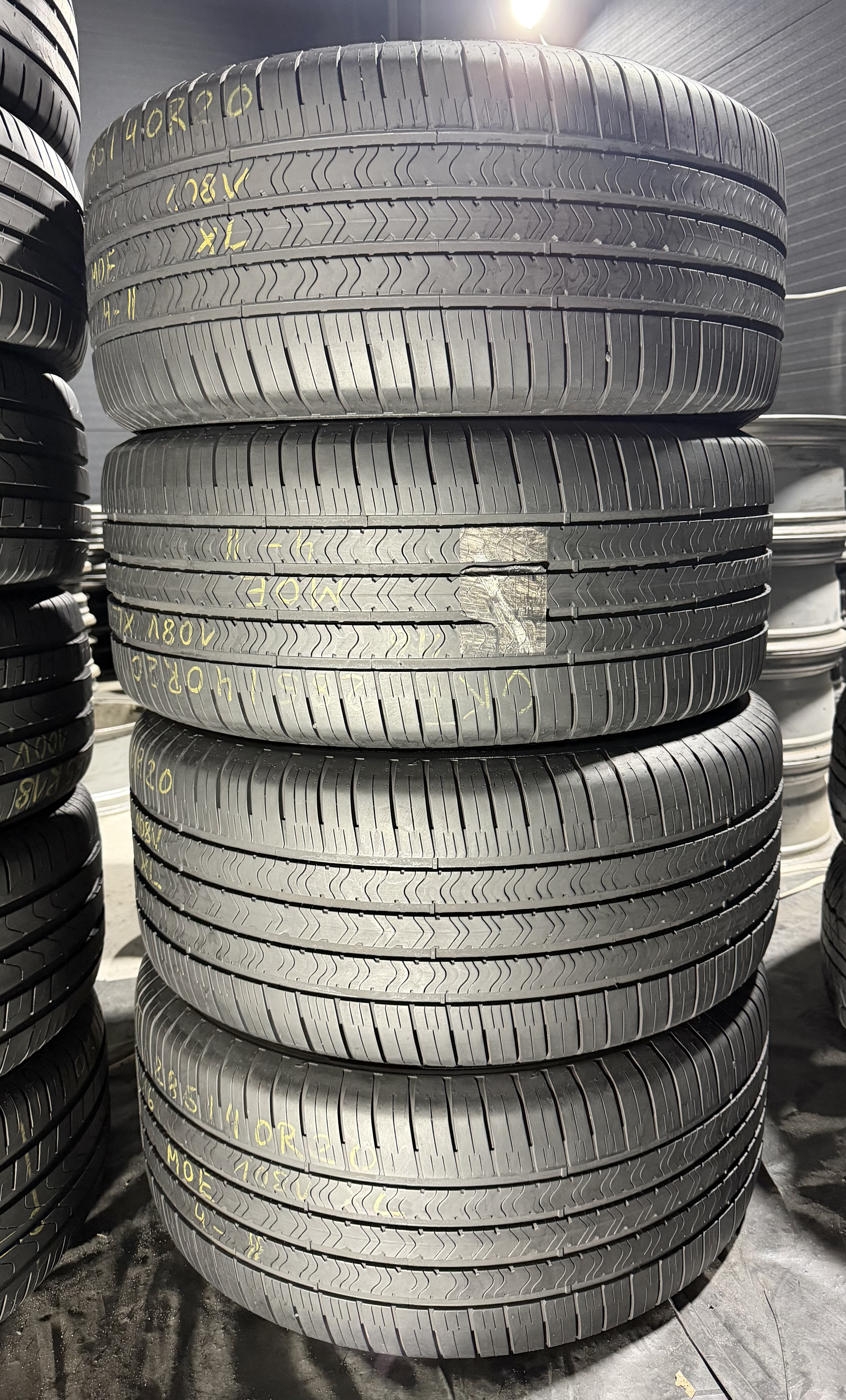 Шини б\у 285/40 R20