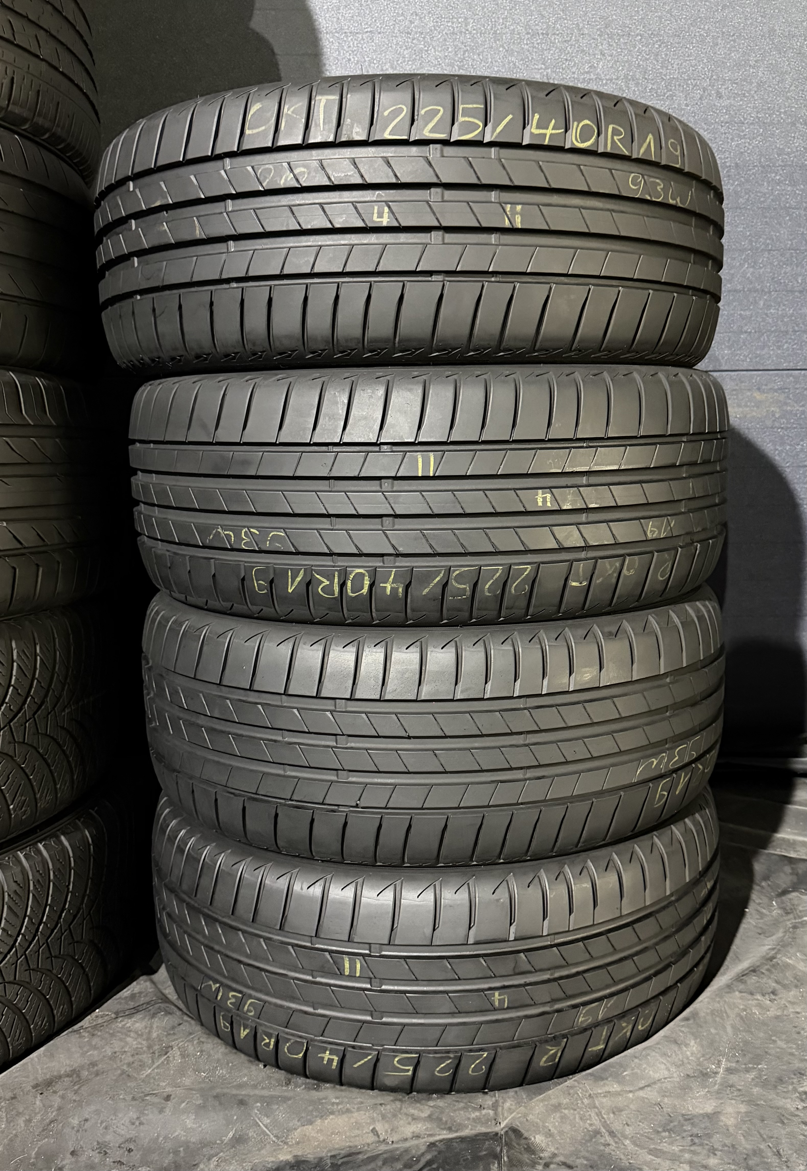 Шини б\у 225/40 R19