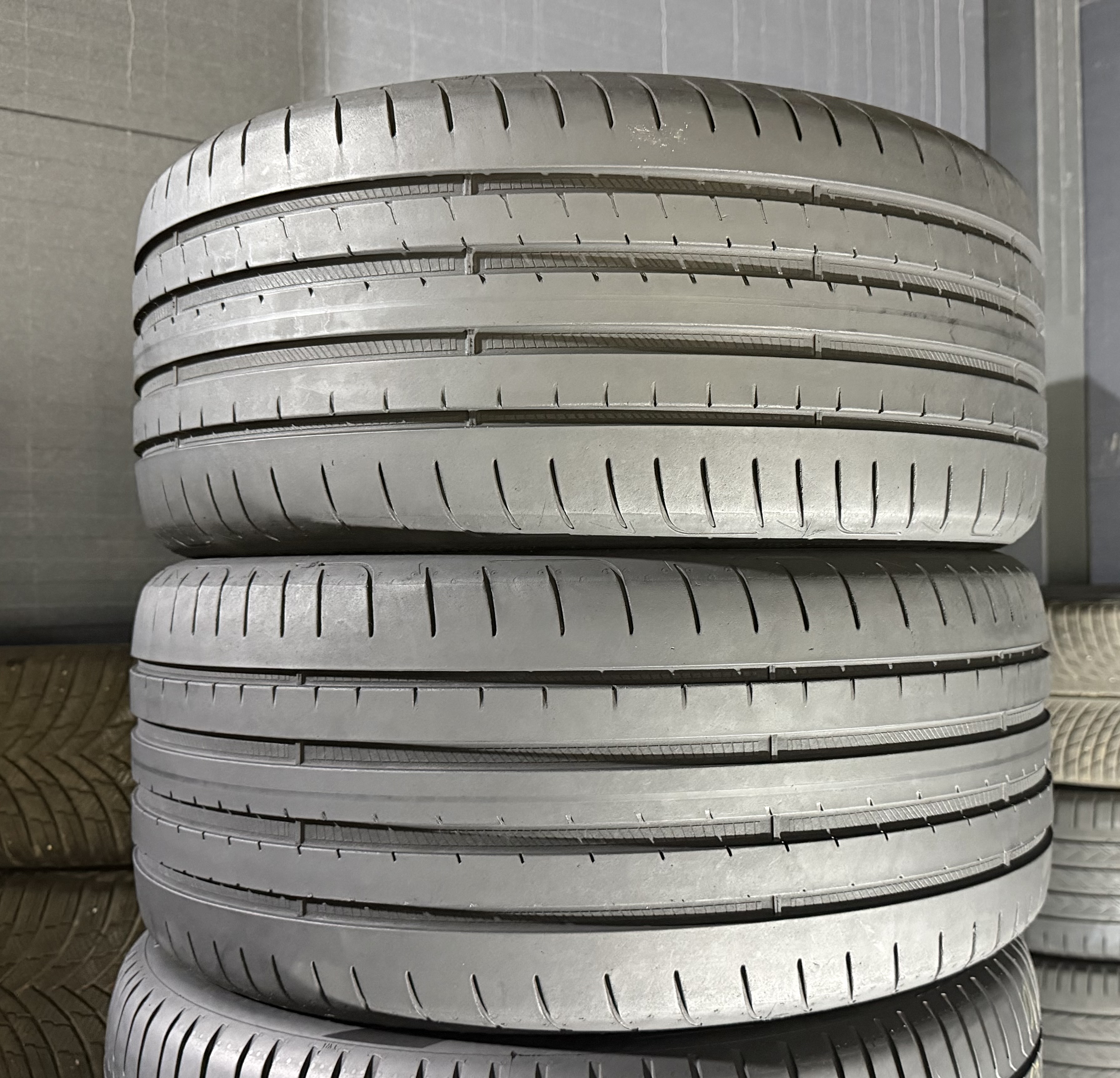 Шини б\у 245/40 R18