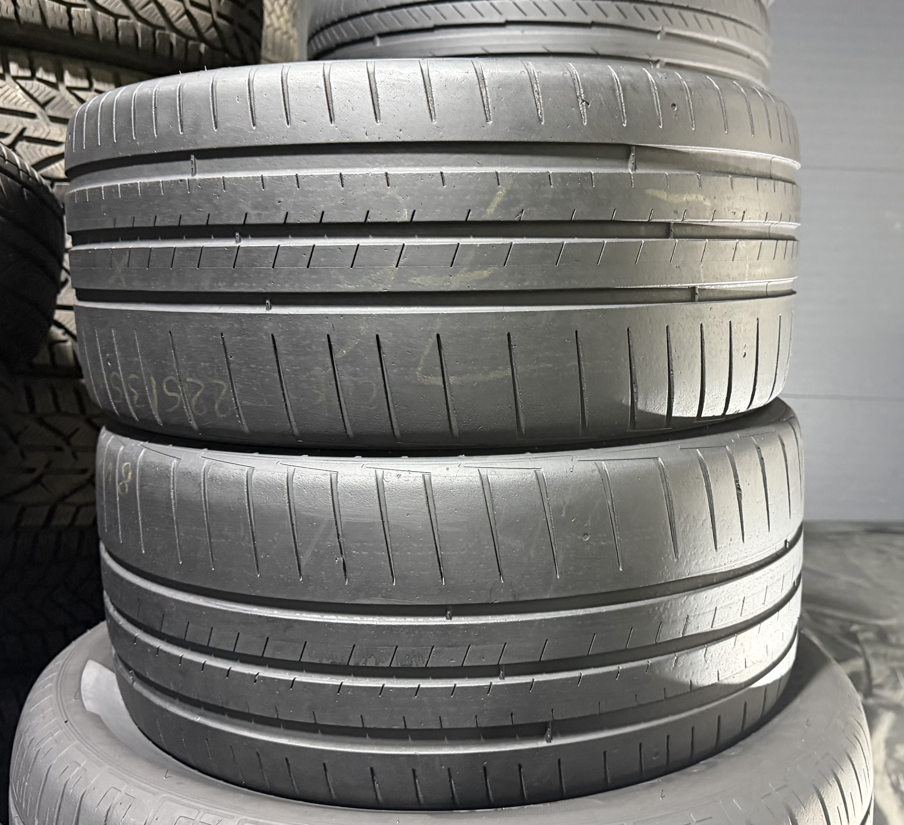 Шини б\у 225/35 R18