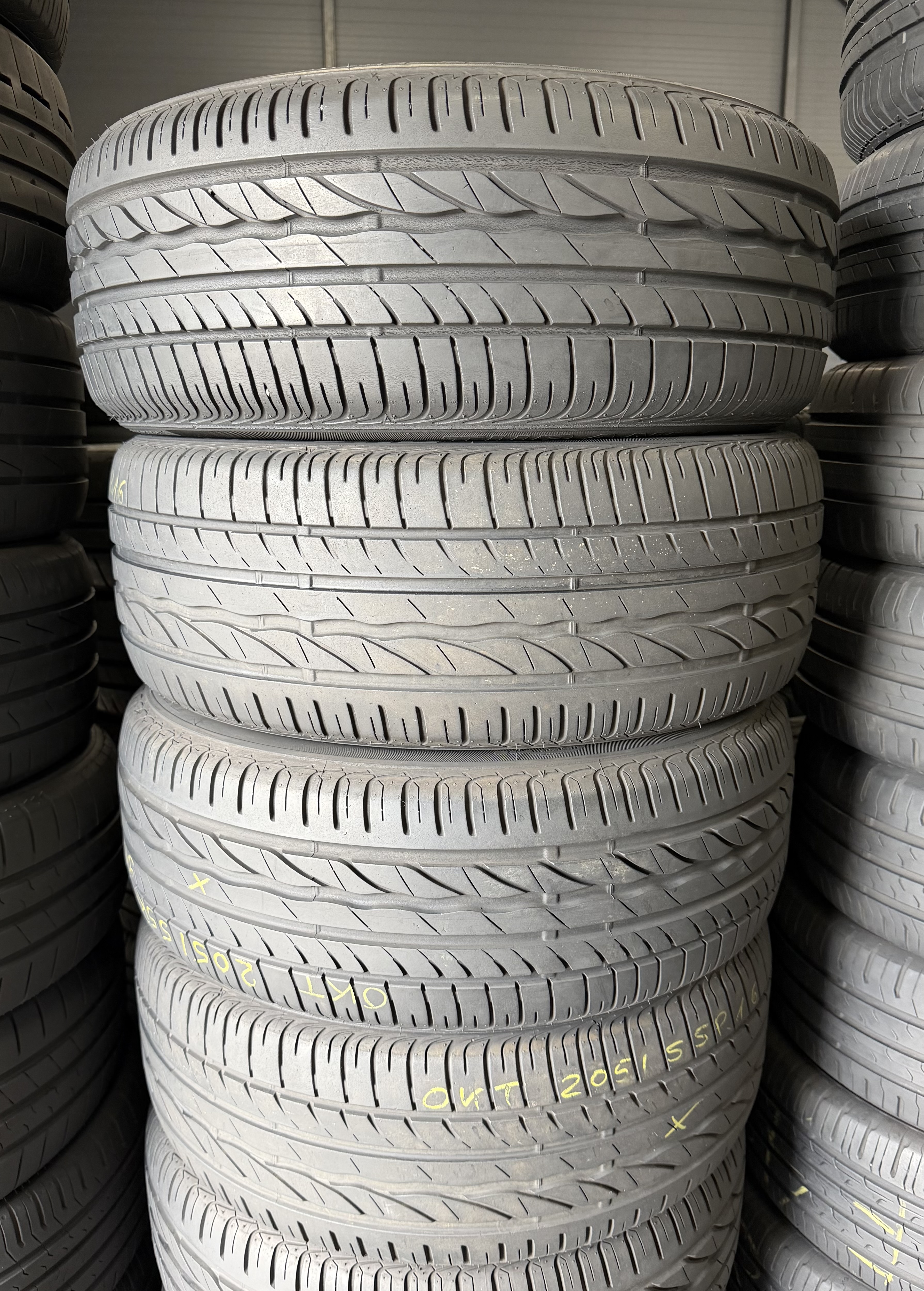 Шини б\у 205/55 R16