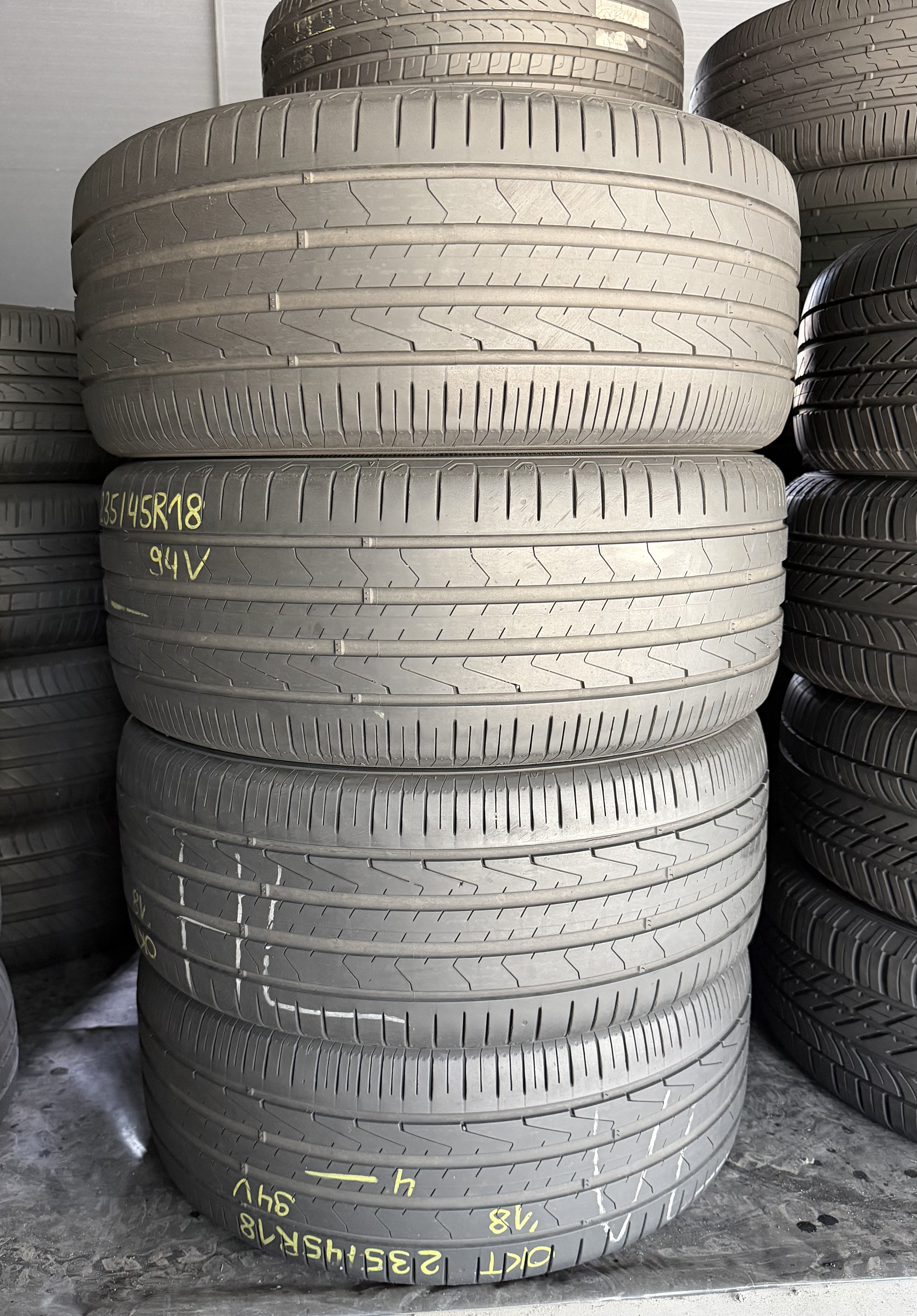 Шини б\у 235/45 R18