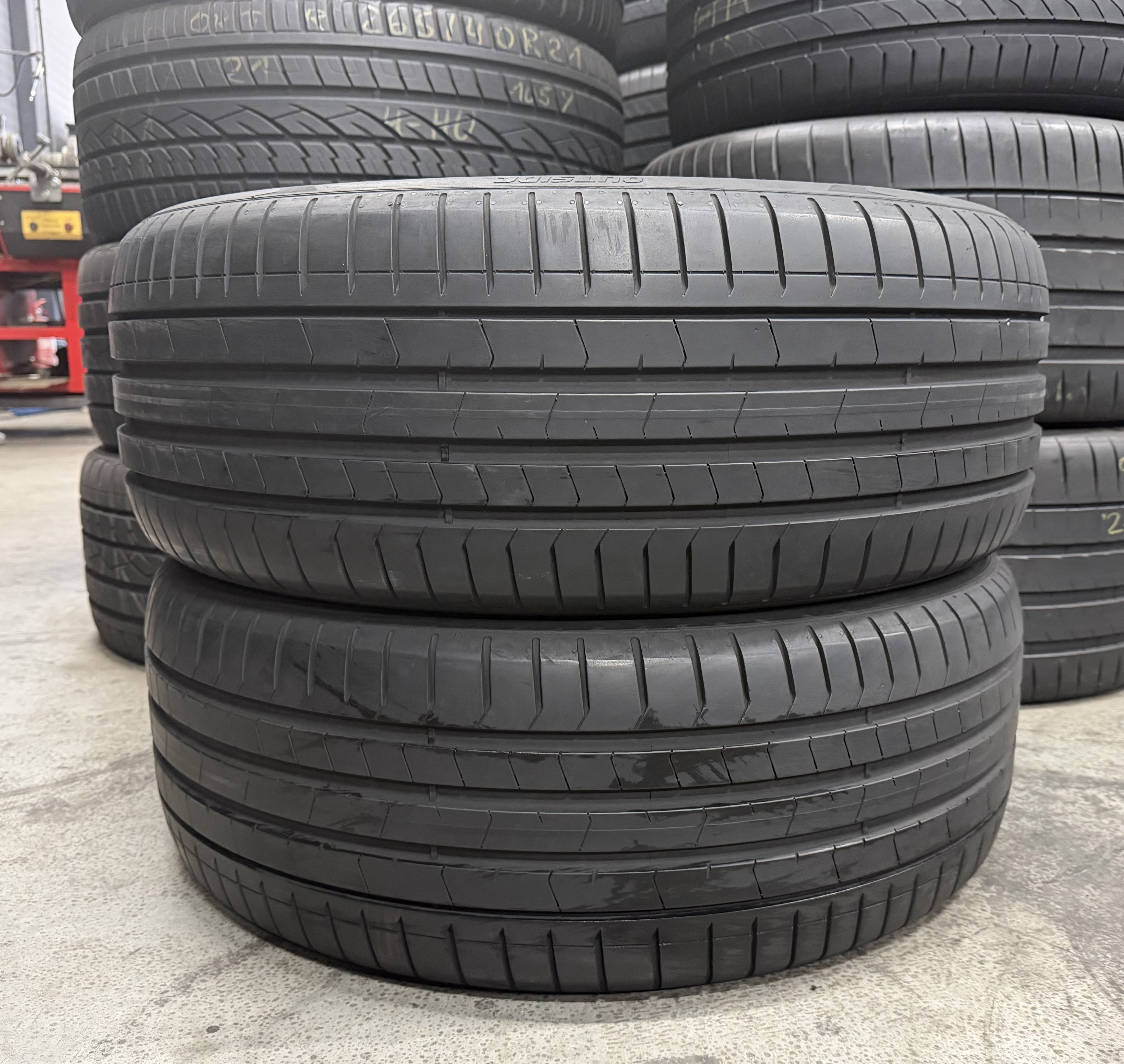 Шини б\у 245/40 R21