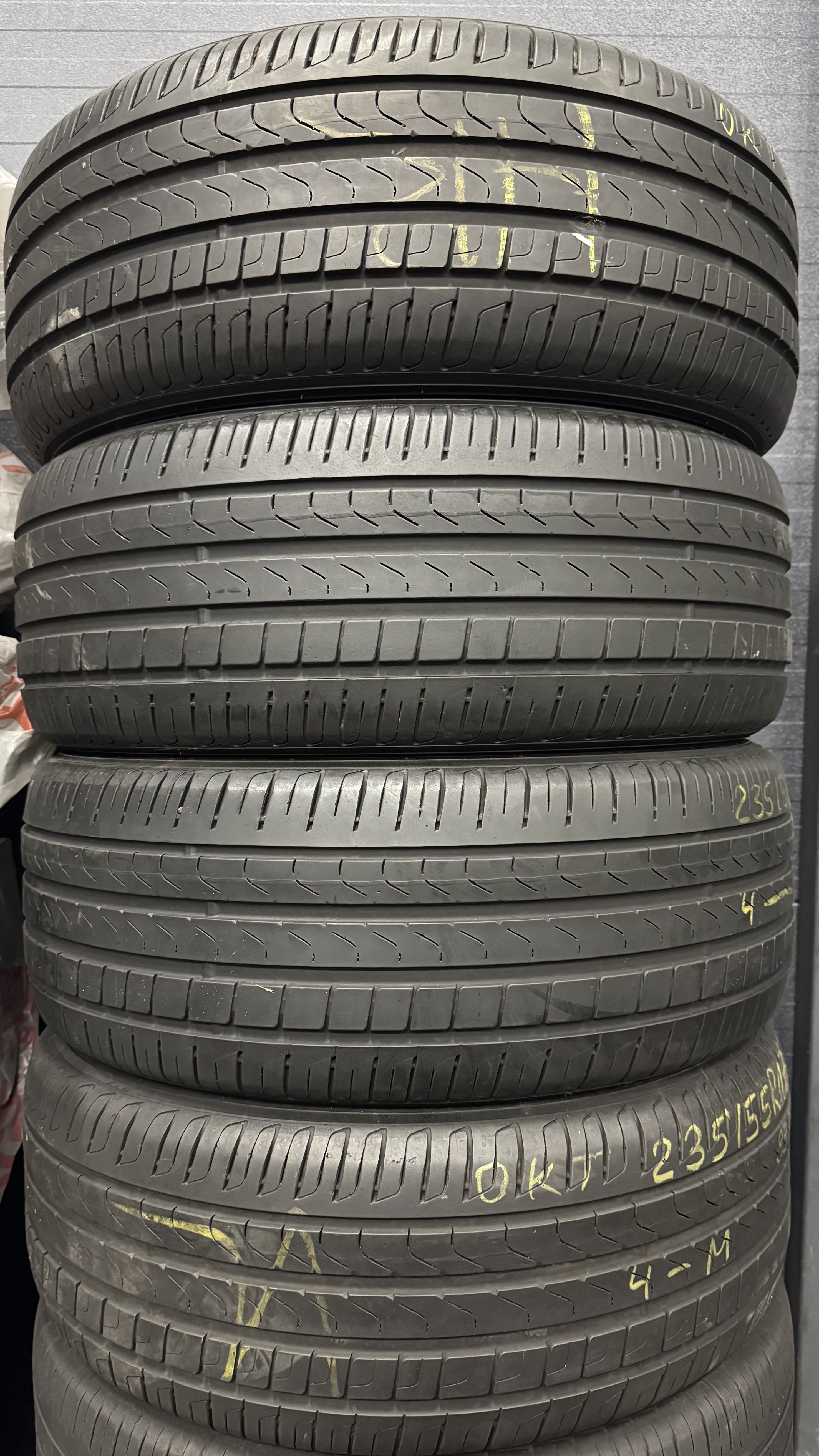 Шини б\у 235/55 R17