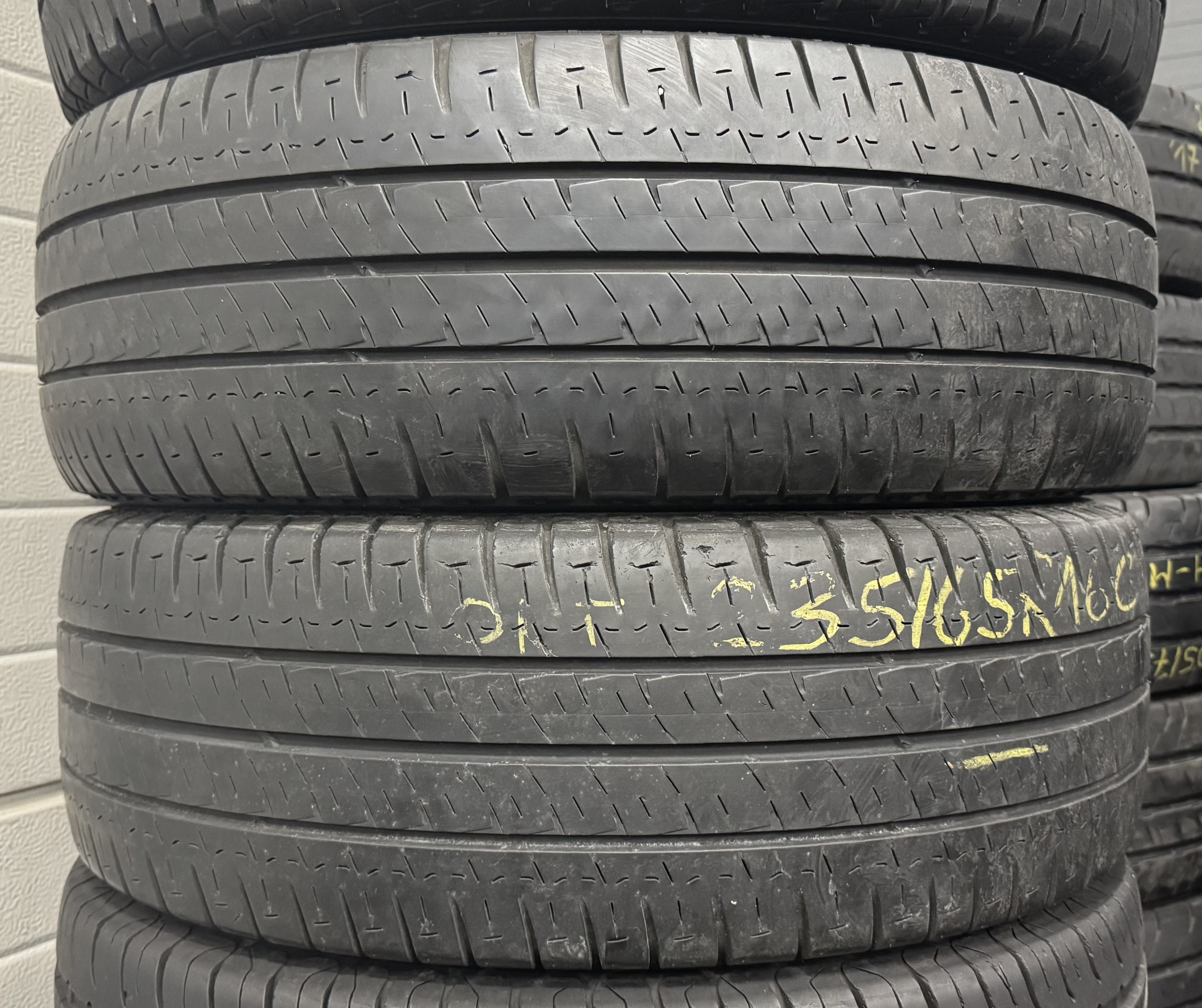 Шини б\у 235/65 R16C