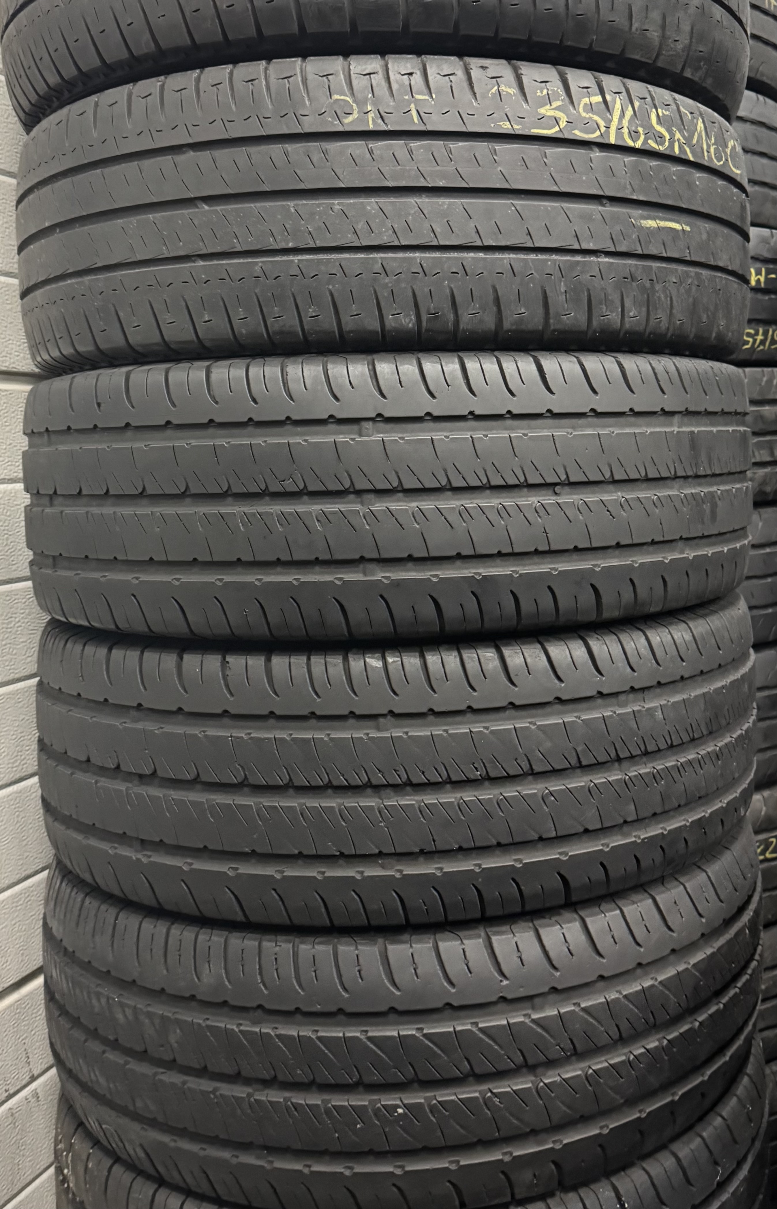 Шини б\у 235/65 R16C