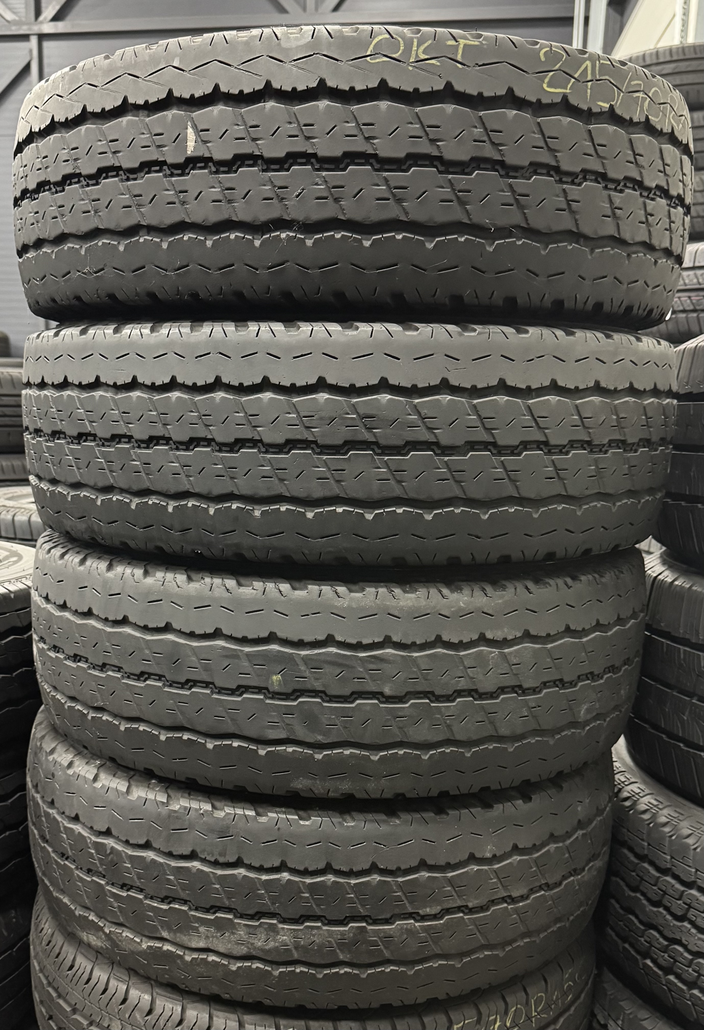 Шини б\у 215/70 R15C