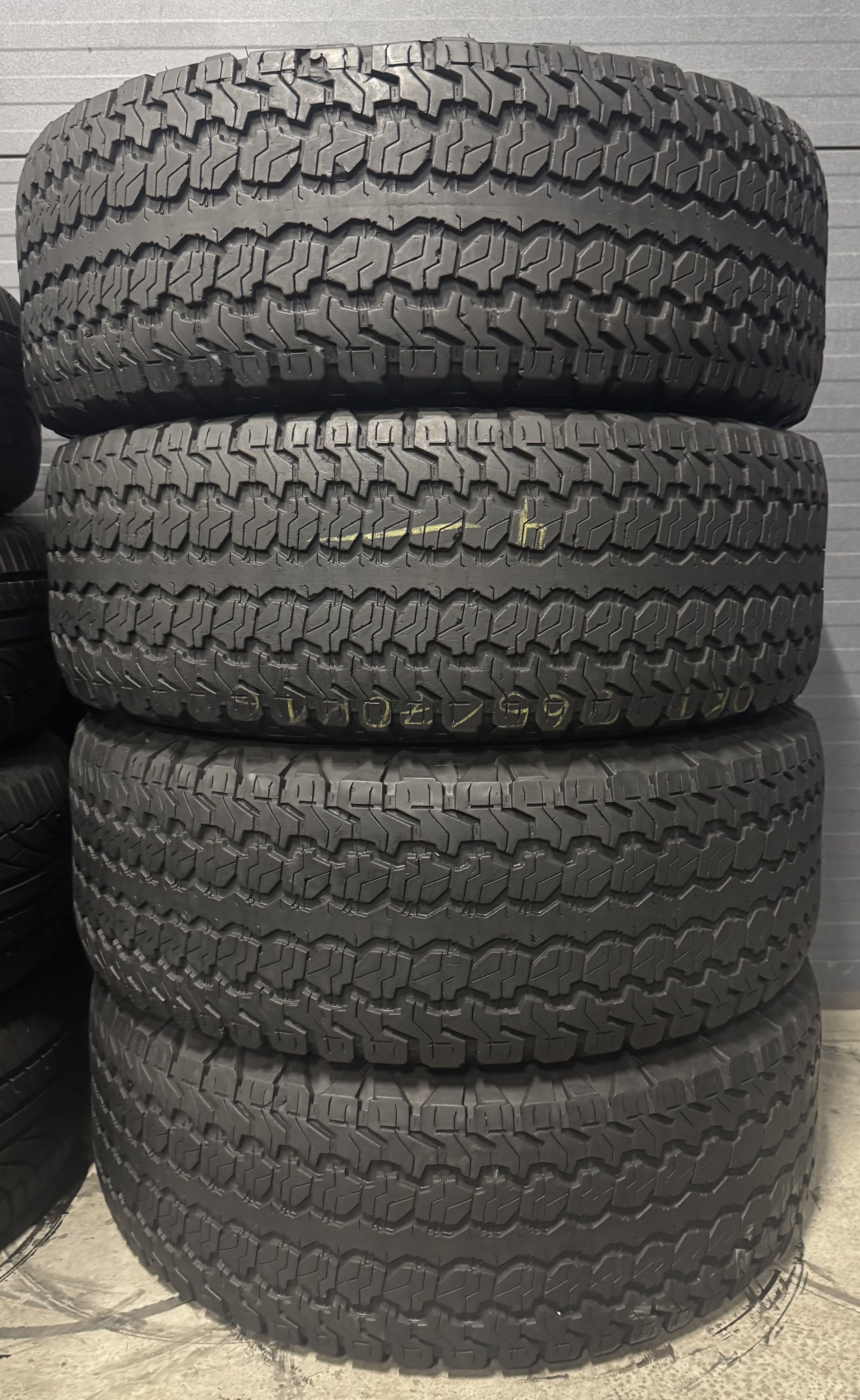 Шини б\у 265/70 R16