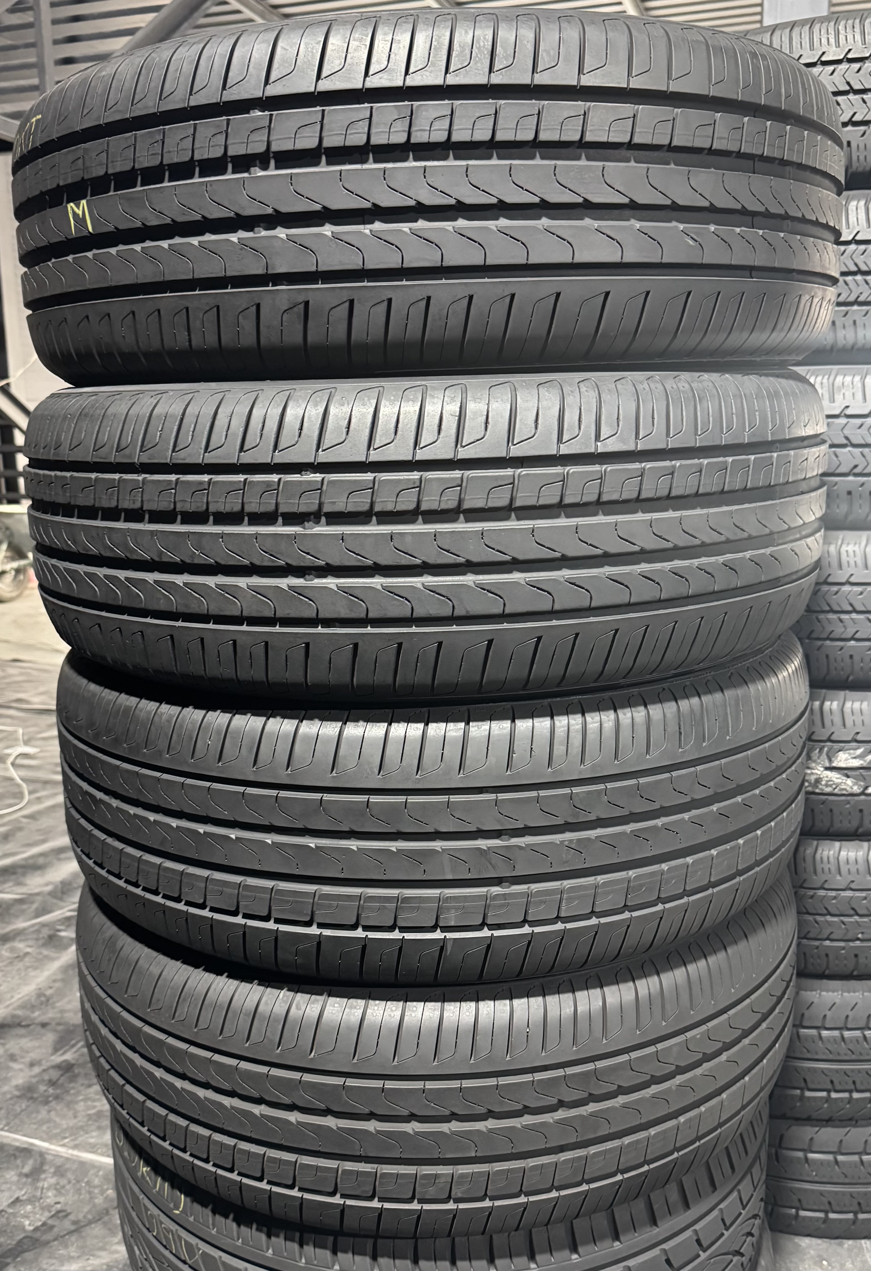 Шини б\у 235/55 R19