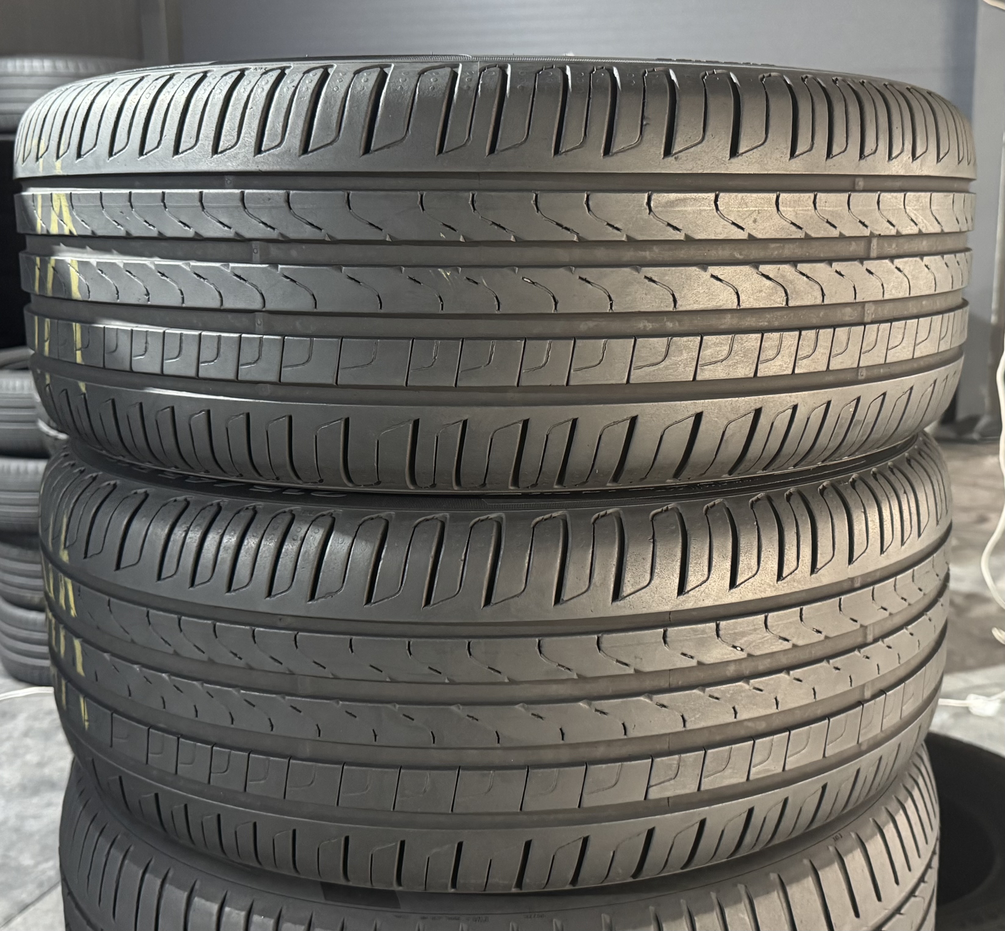 Шини б\у 215/45 R18