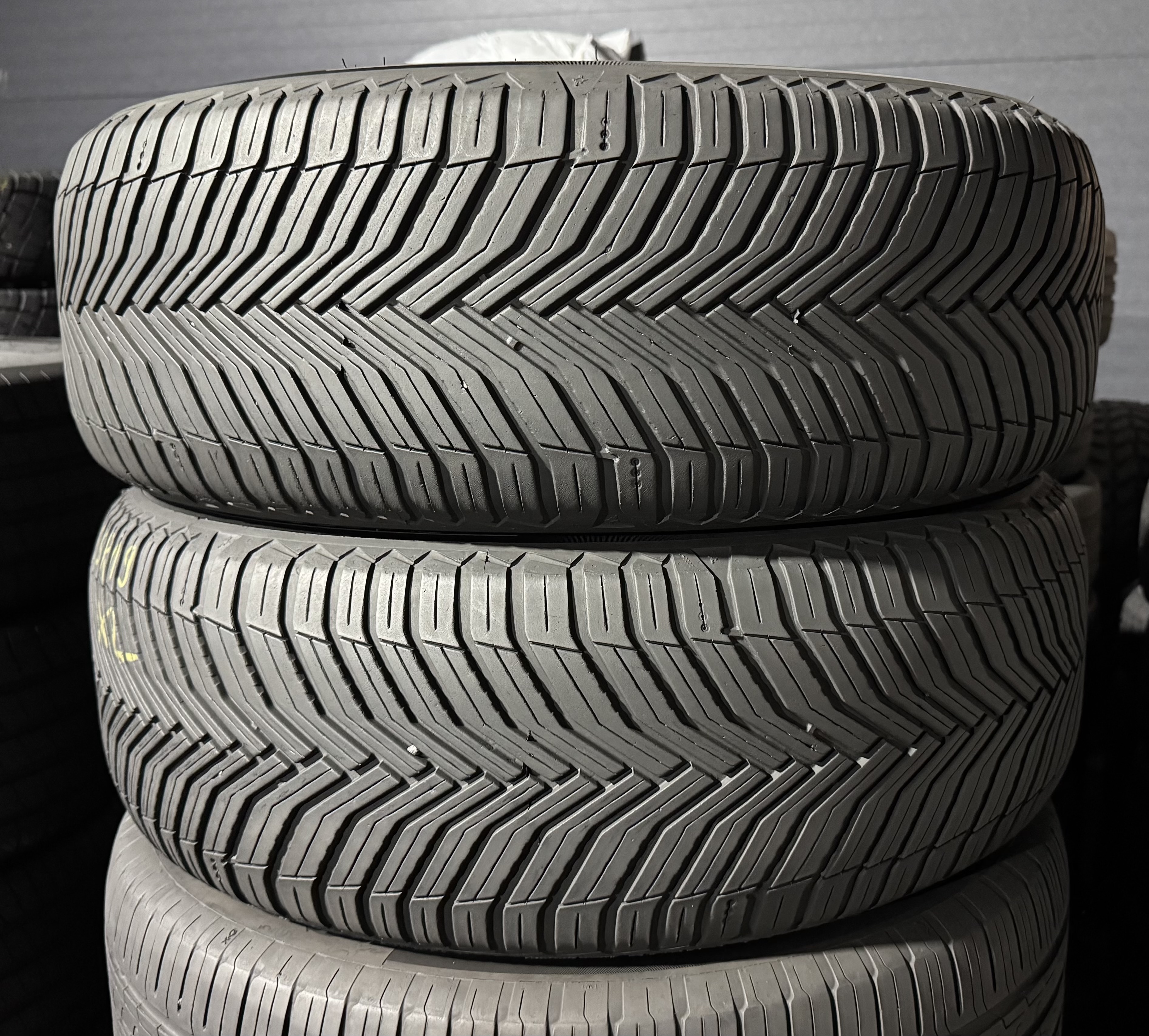 Шини б\у 235/55 R19