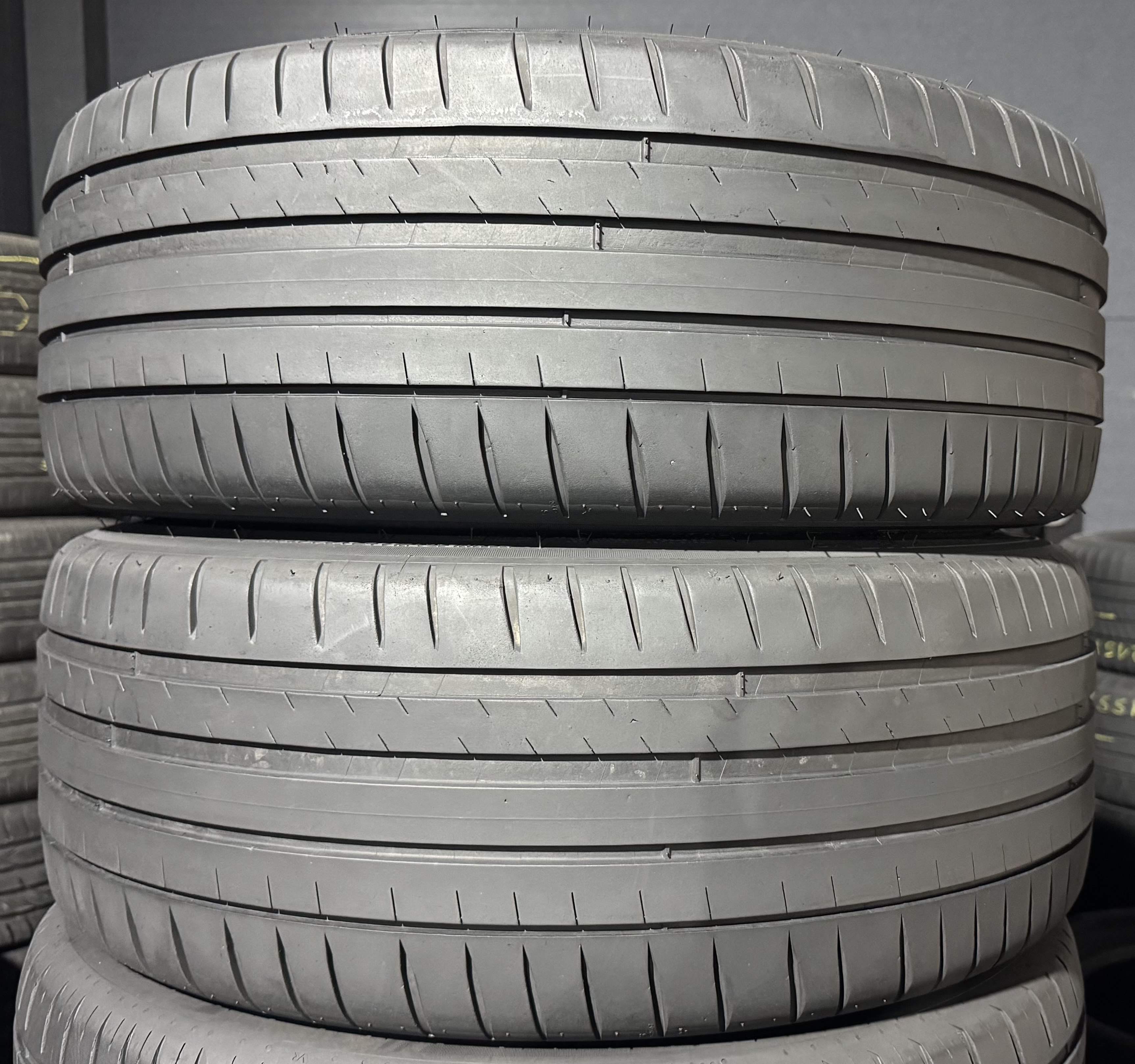 Шини б\у 235/45 R19