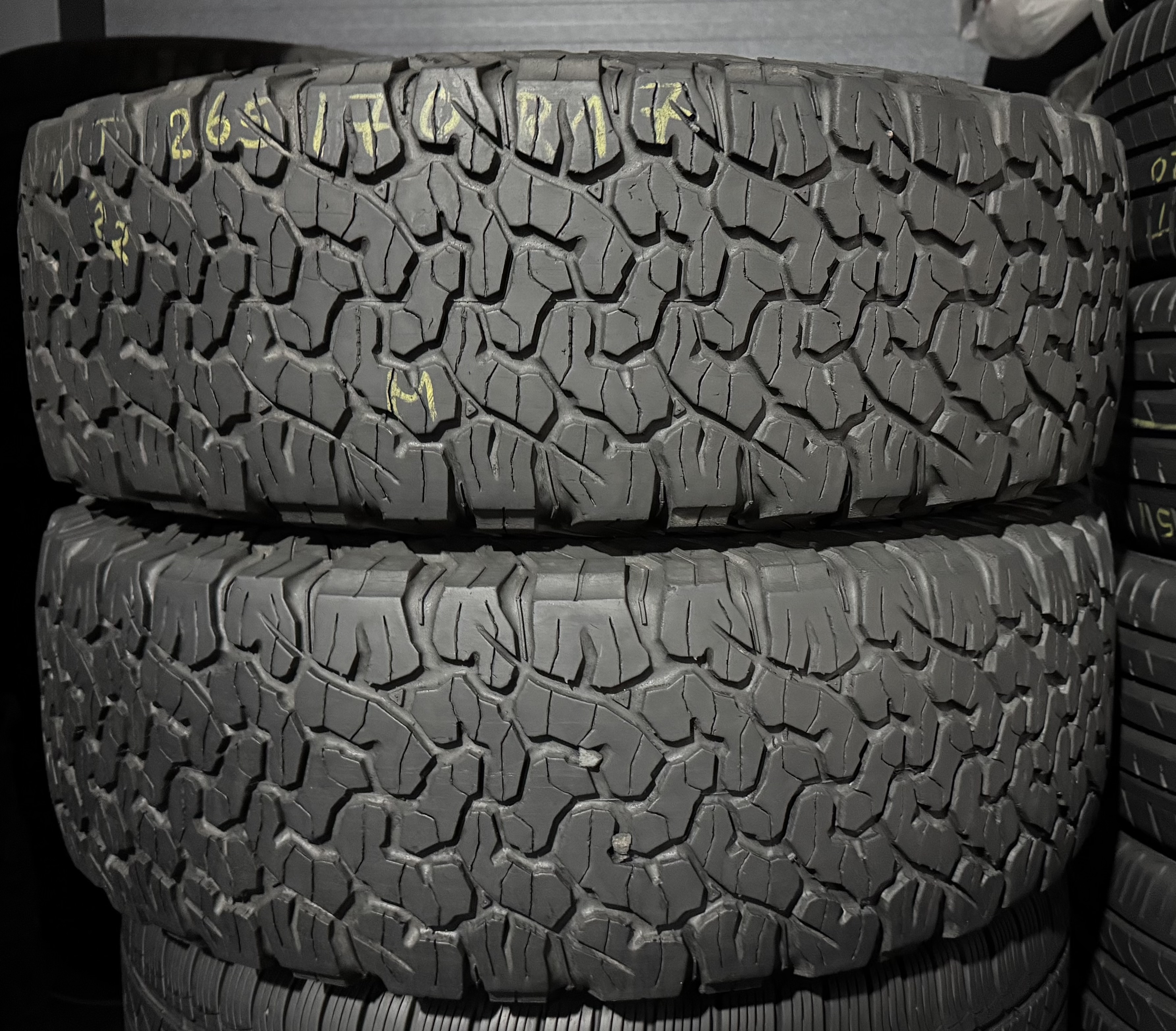 Шини б\у 265/70 R17