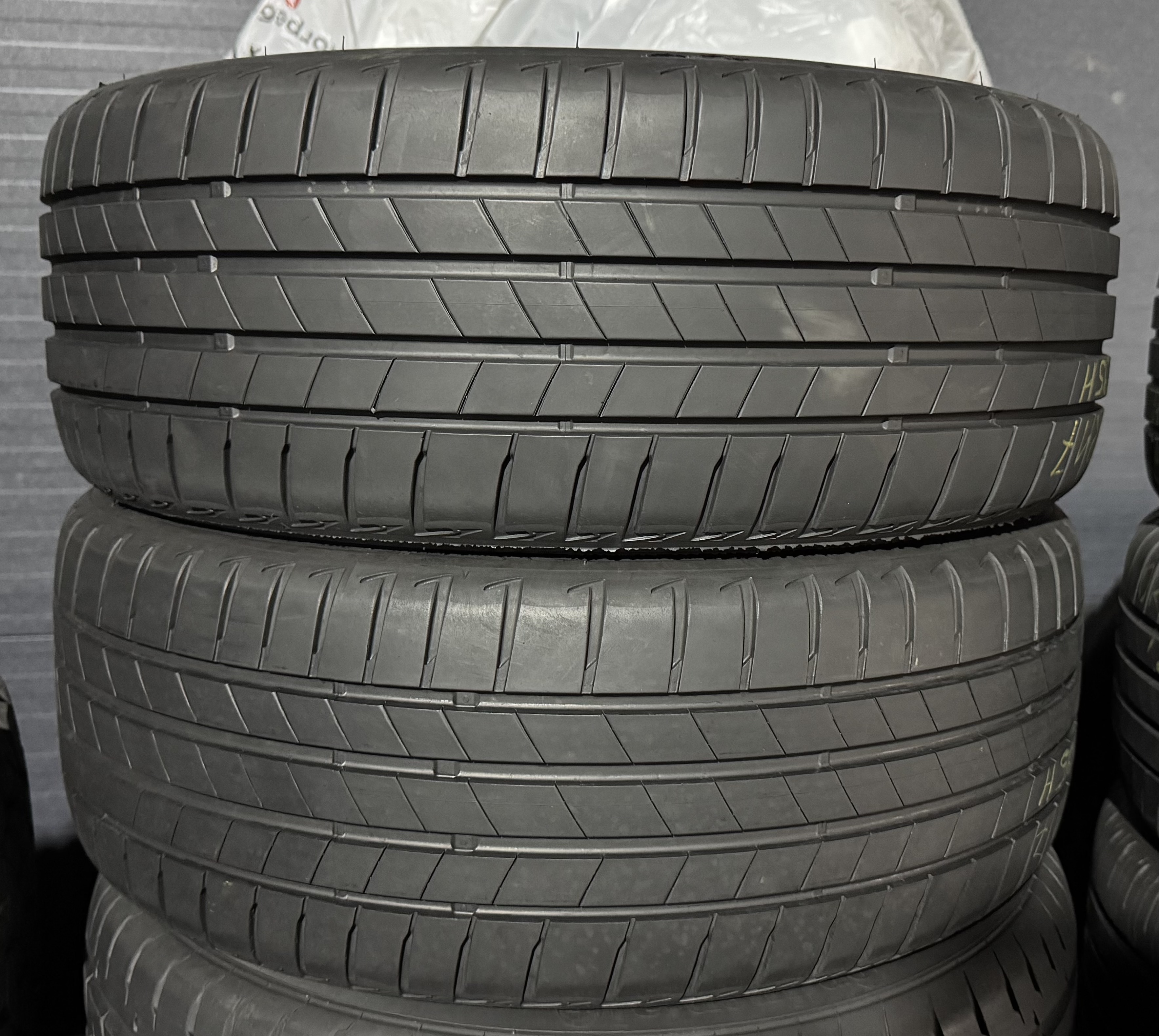 Шини б\у 215/50 R17