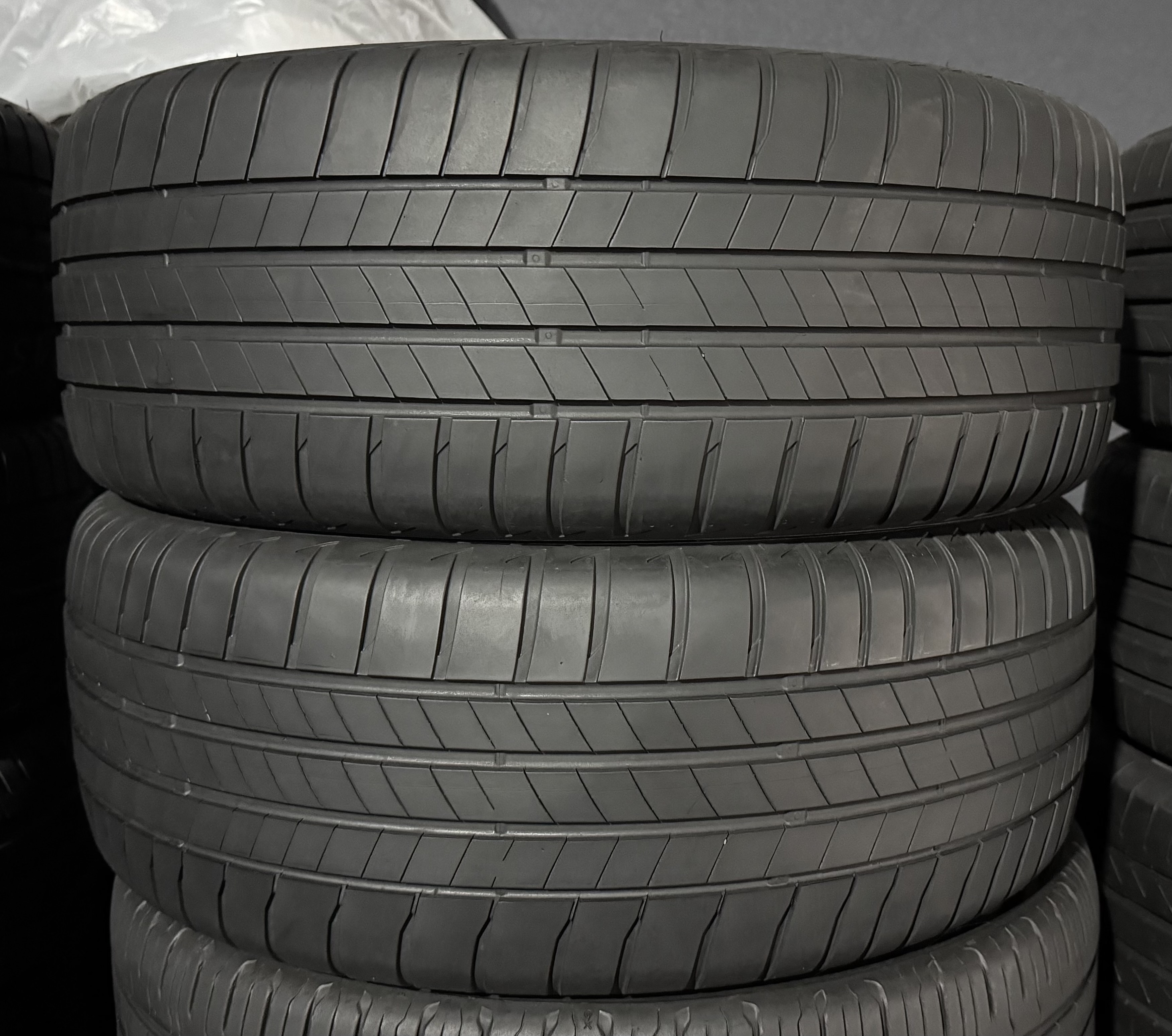 Шини б\у 215/55 R17